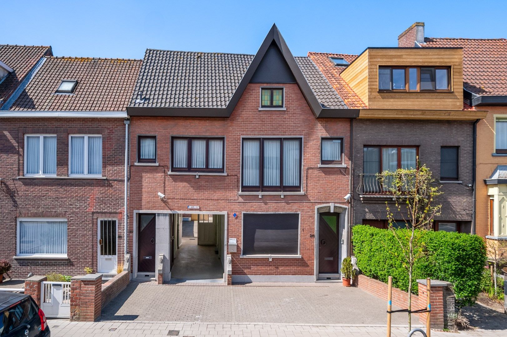Multifunctioneel Magazijn met Bureel & Garages te Huur in Gent foto 4
