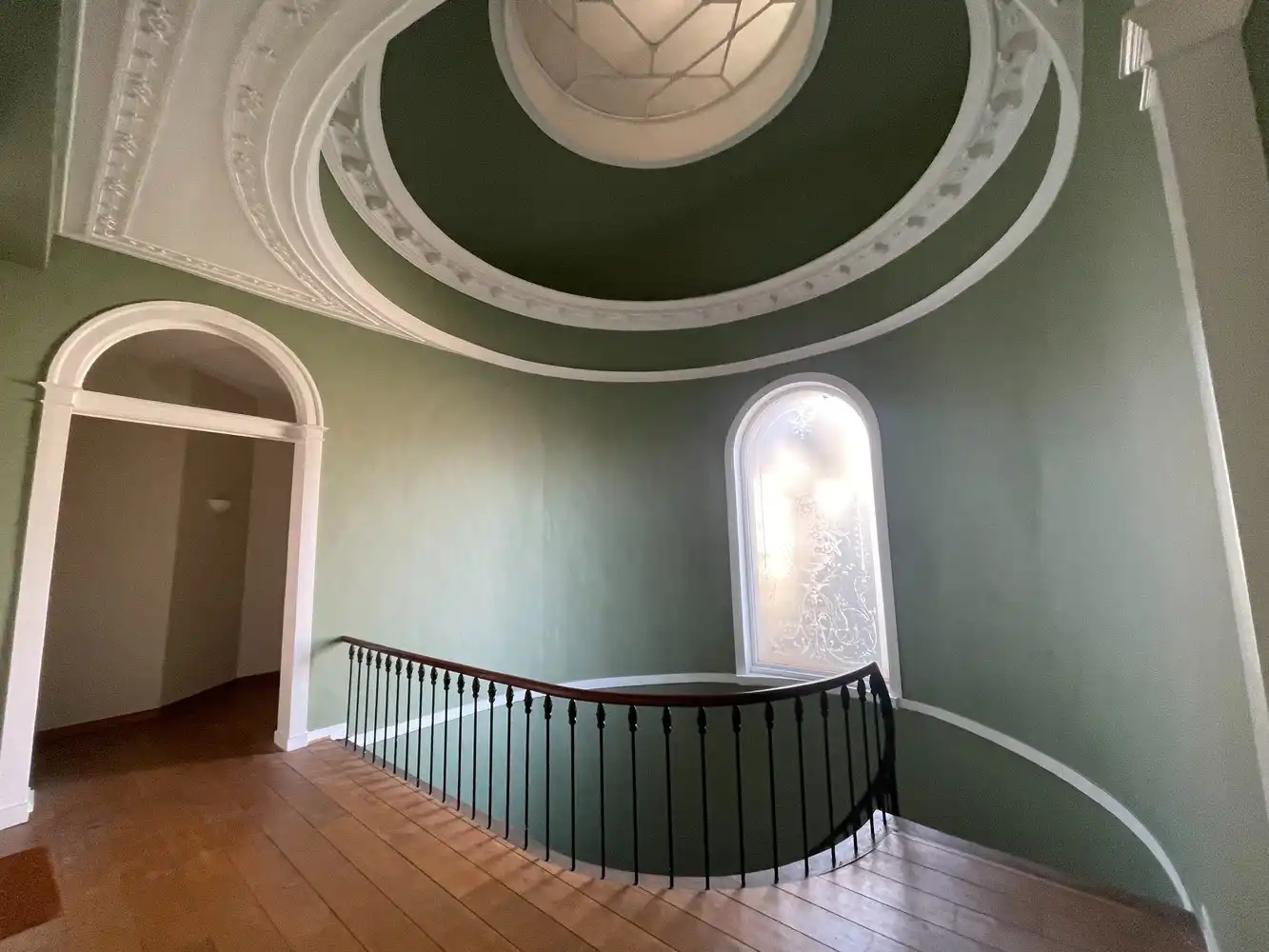 Brugge,aan de SINT-ANNAREI , DUBBEL APPARTEMENT( 250m²)  in een herenhuis  vooraan zicht op de Sint-Annarei, achteraan zicht op een grote gemeenschappelijke tuin,2  livings, 2 keukens, 4 slaapkamers, 2 badkamers. foto 24