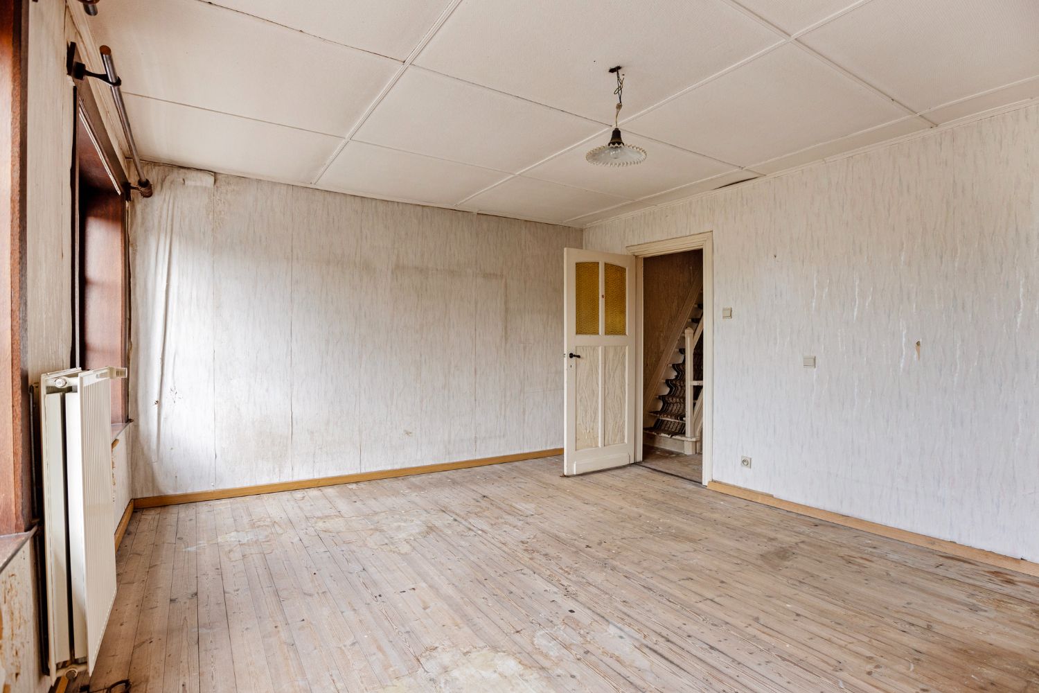 CHARMEVOLLE TE RENOVEREN VRIJSTAANDE WONING met VEEL MOGELIJKHEDEN op perceel van 835 m² foto 9
