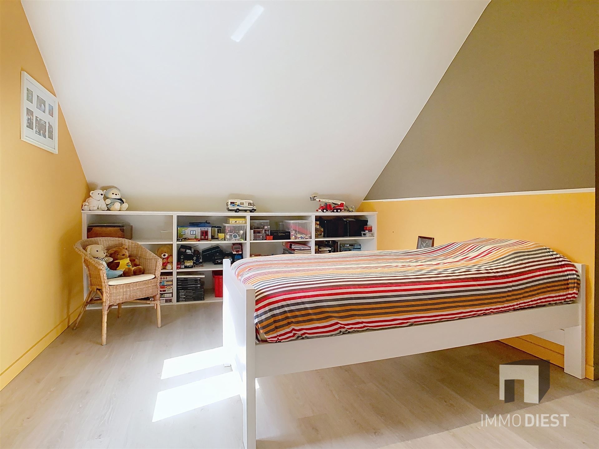 Aantrekkelijke en instapklare woning met 3 slaapkamers en prachtig aangelegde tuin op 12a 77ca. foto 32
