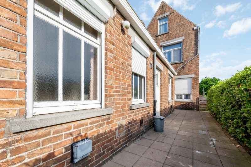 Te renoveren halfopen woning met veel potentieel foto 9