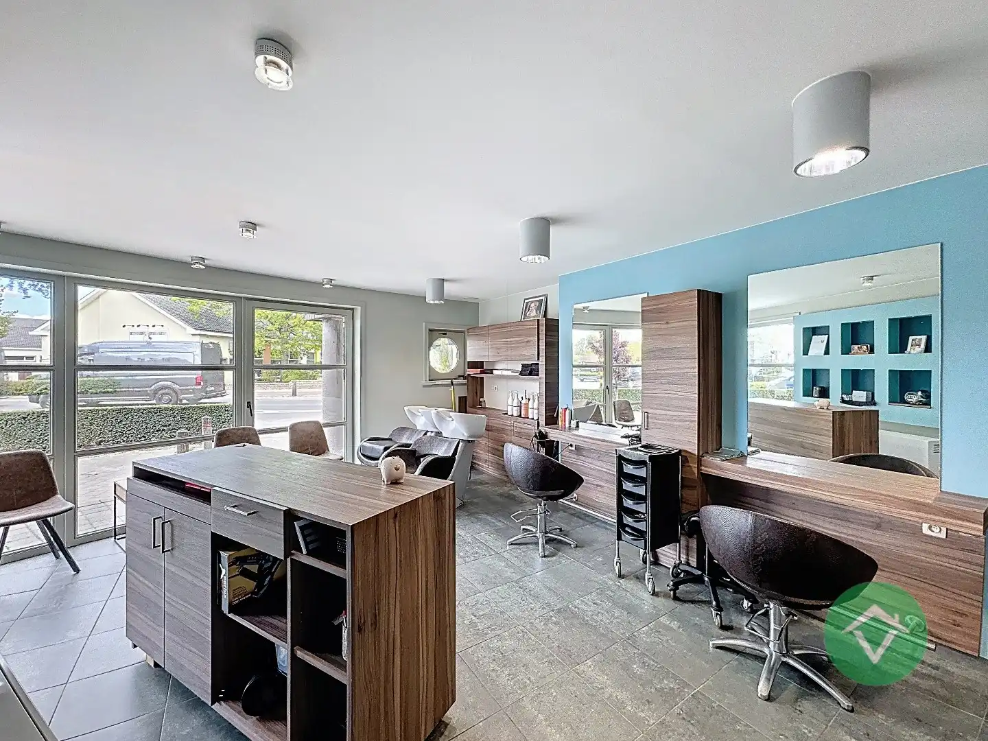 Volledig gerenoveerd handelspand met woonst en garage te Koekelare foto 26