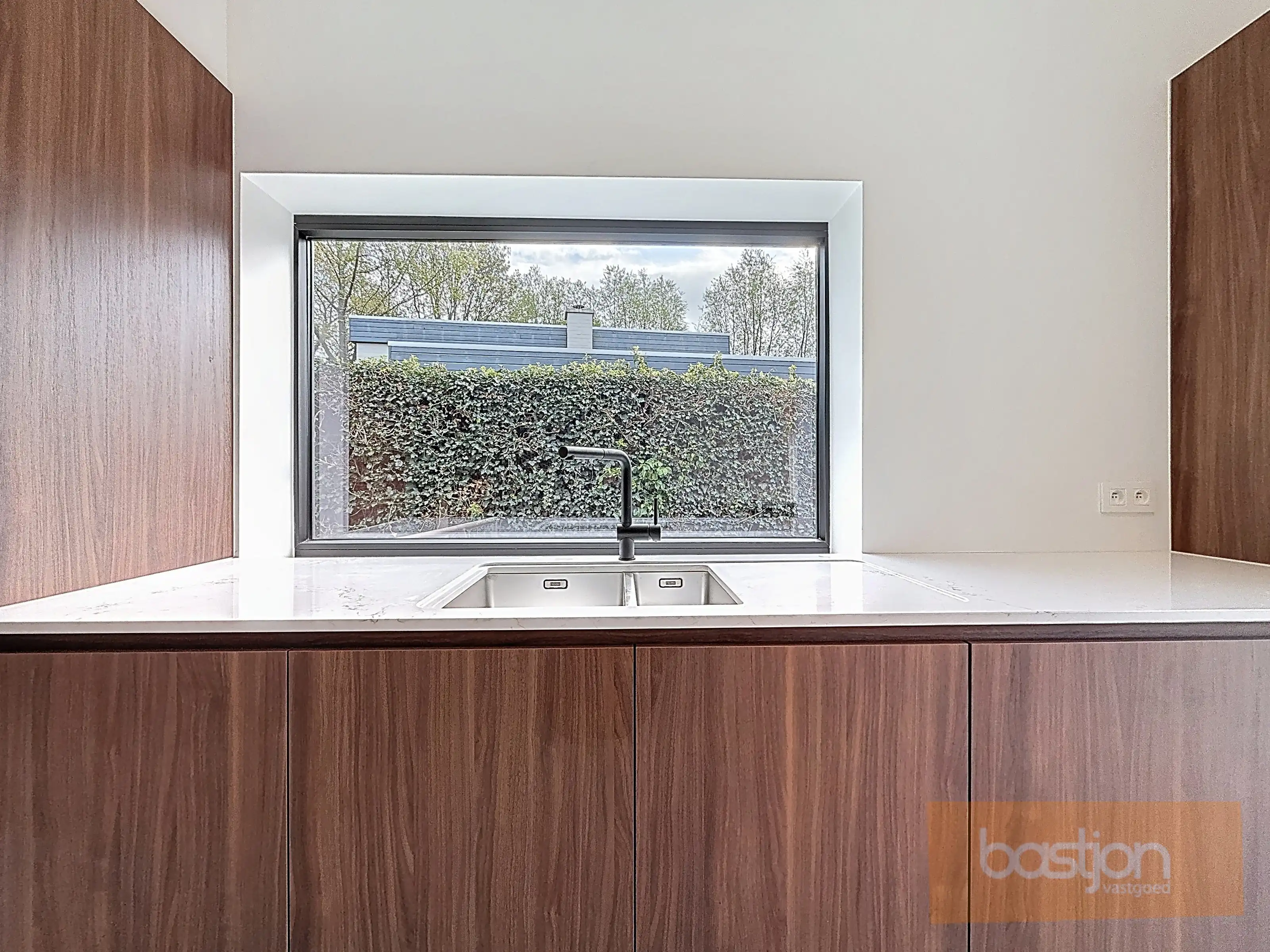 Volledig gerenoveerde, lichtrijke woning met uitzicht op het Preshoekbos foto 10