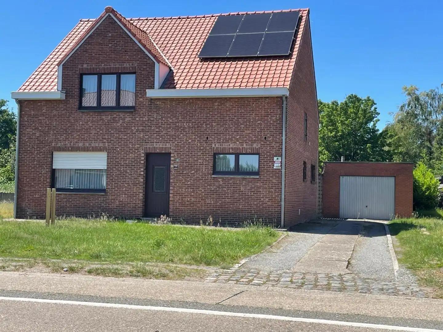 VRIJSTAANDE WONING MET POTENTIEEL OP RUIM BREED (30M) PERCEEL foto {{pictureIndex}}