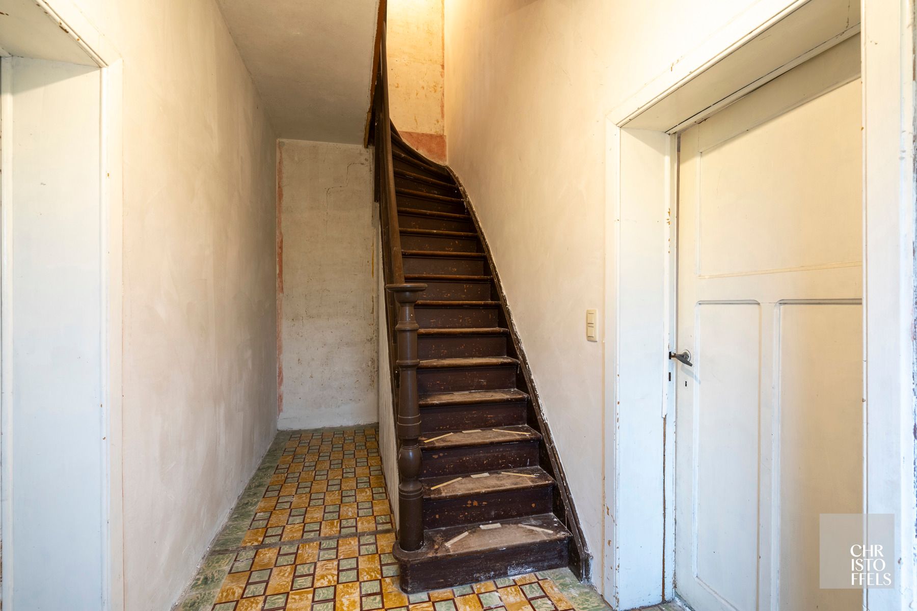 Op te knappen woning (157m²) op een ruim perceel van 1.451m²!  foto 12