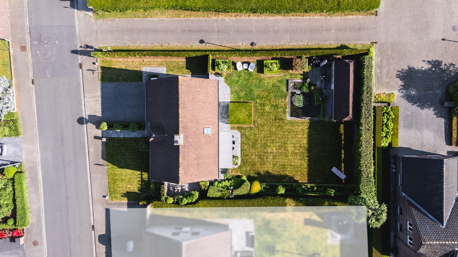 Tot in de puntjes verzorgde villa met 4 slaapkamers, garage en zonnige tuin. foto 7