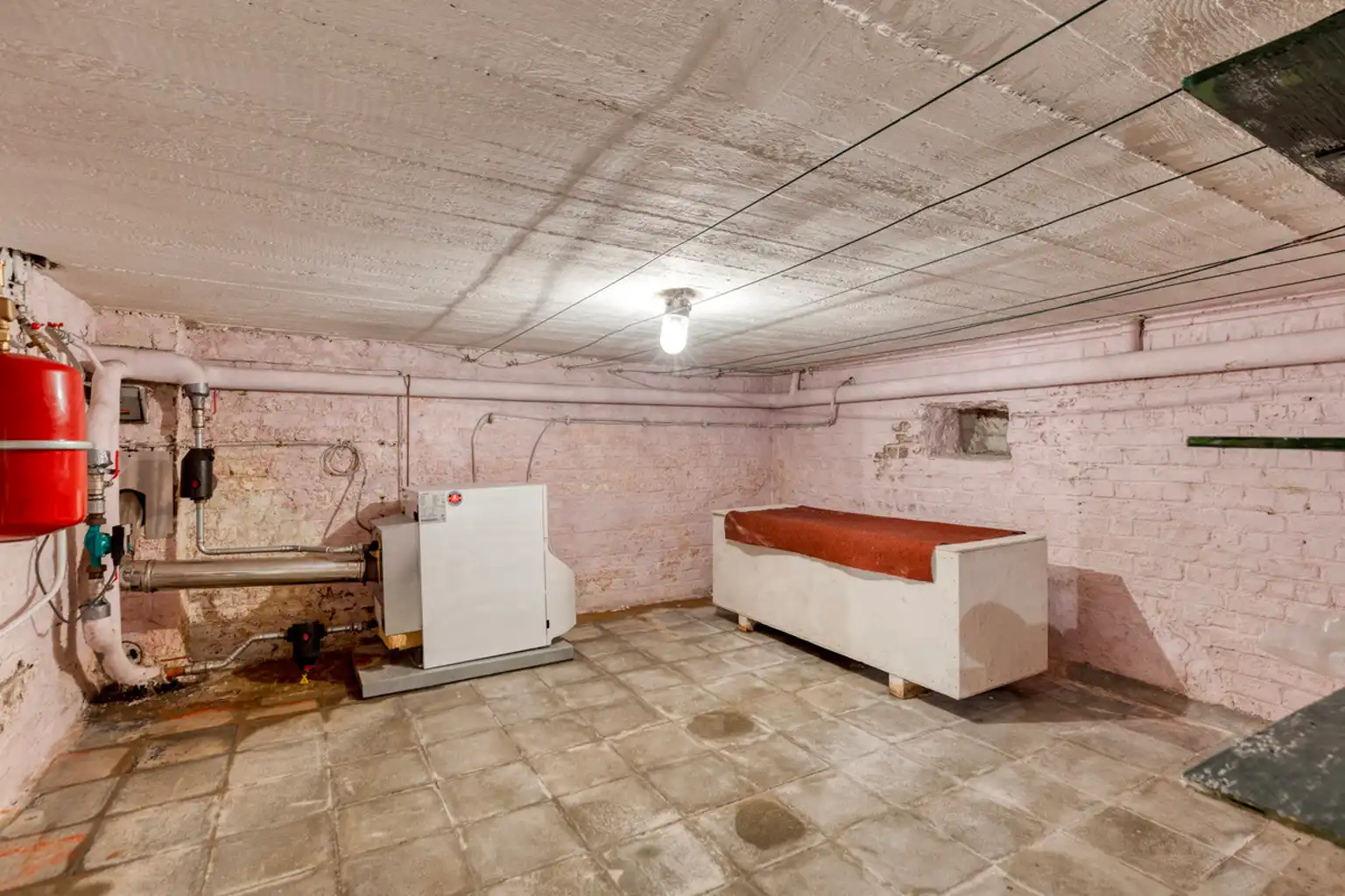 Ruime te renoveren tweegevelwoning op gunstige locatie foto 19