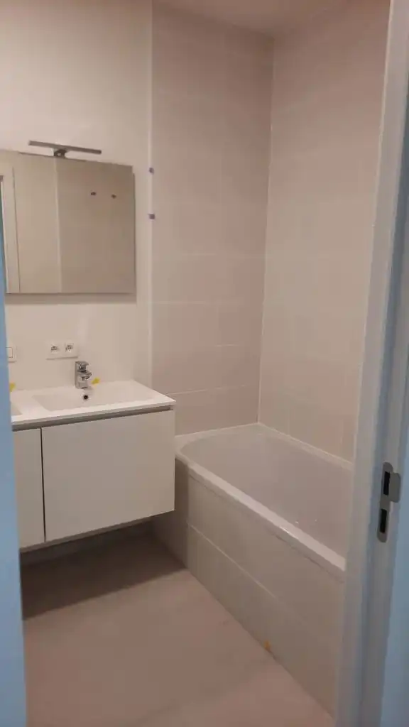 Tweekamerappartement met terras en twee binnenstaanplaatsen foto 8