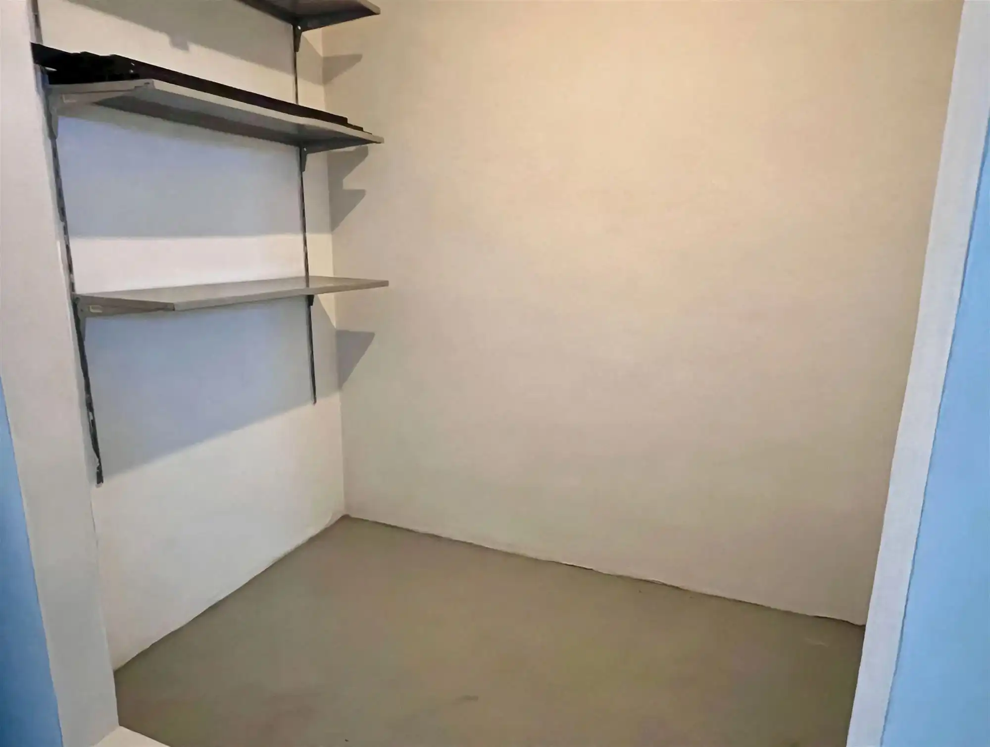 ruime woning met 4 slaapkamers, tuin en achteringang. foto 12