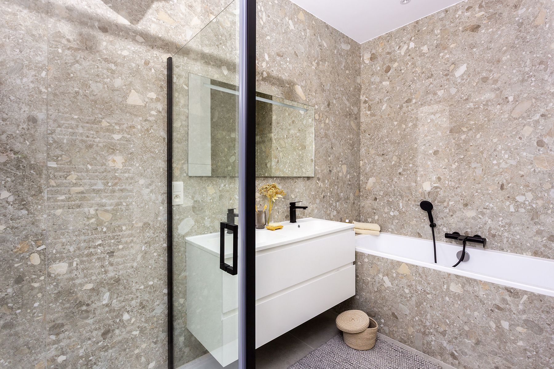 Stijlvol gerenoveerd 2-slaapkamerappartement foto 7