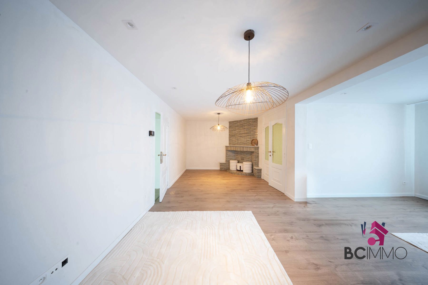 Instapklare halfopen woning op ruim hoekperceel in rustige woonwijk van Genk foto 4