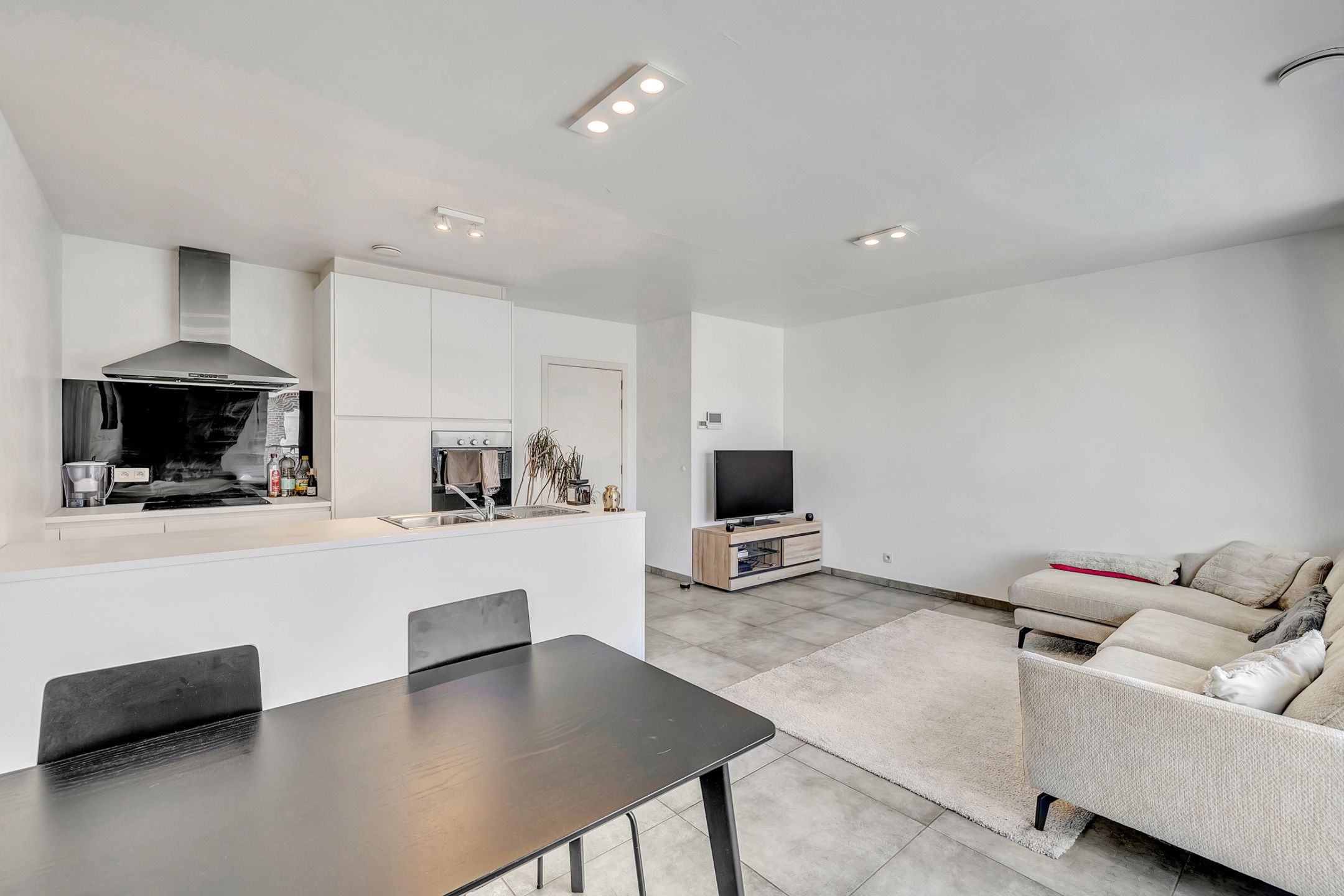 Instapklaar appartement centrum Deinze – ideaal als eigen stek of investering! foto 4