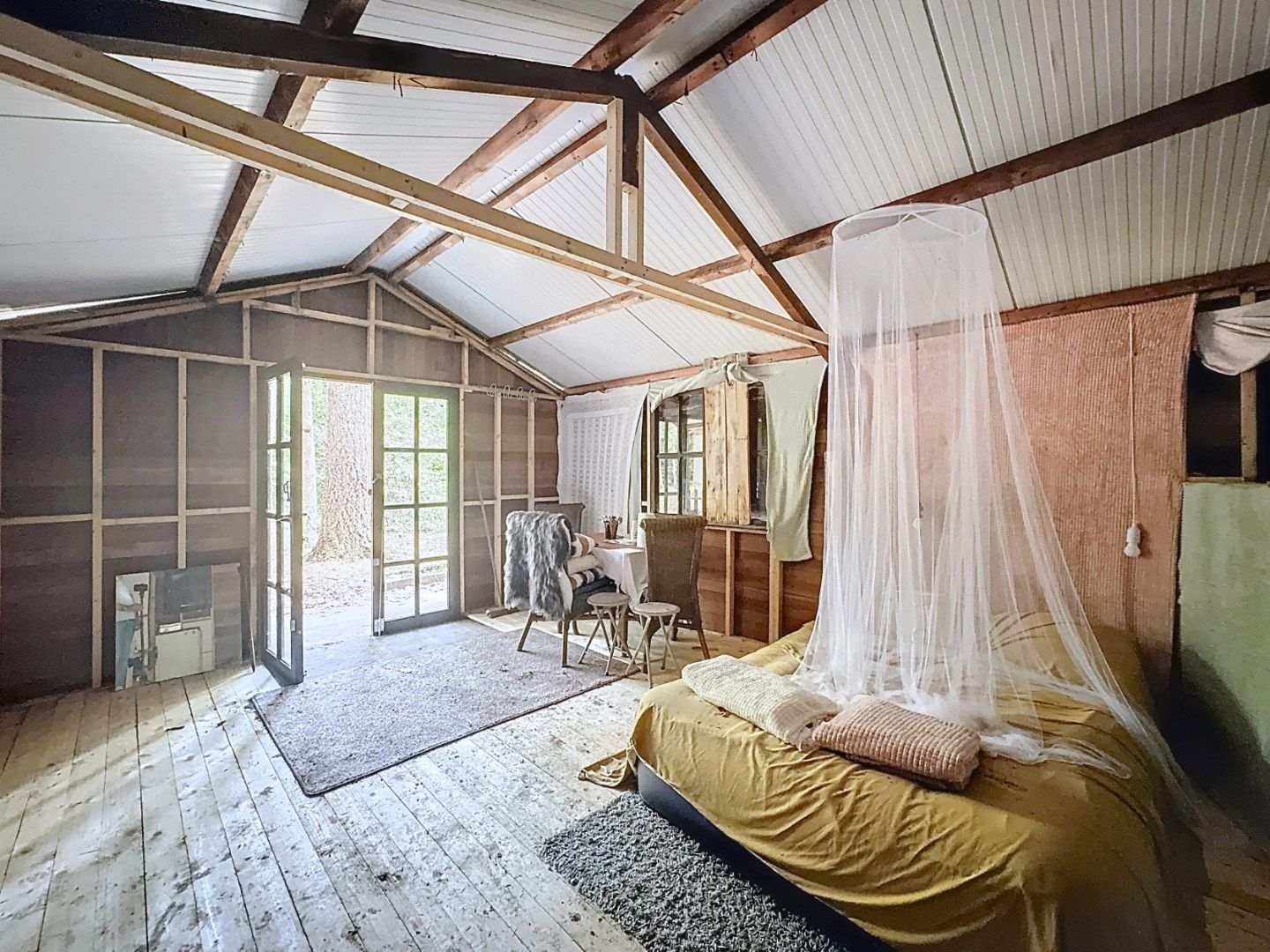 Perceel bosgrond met schuilhuisje  foto 3