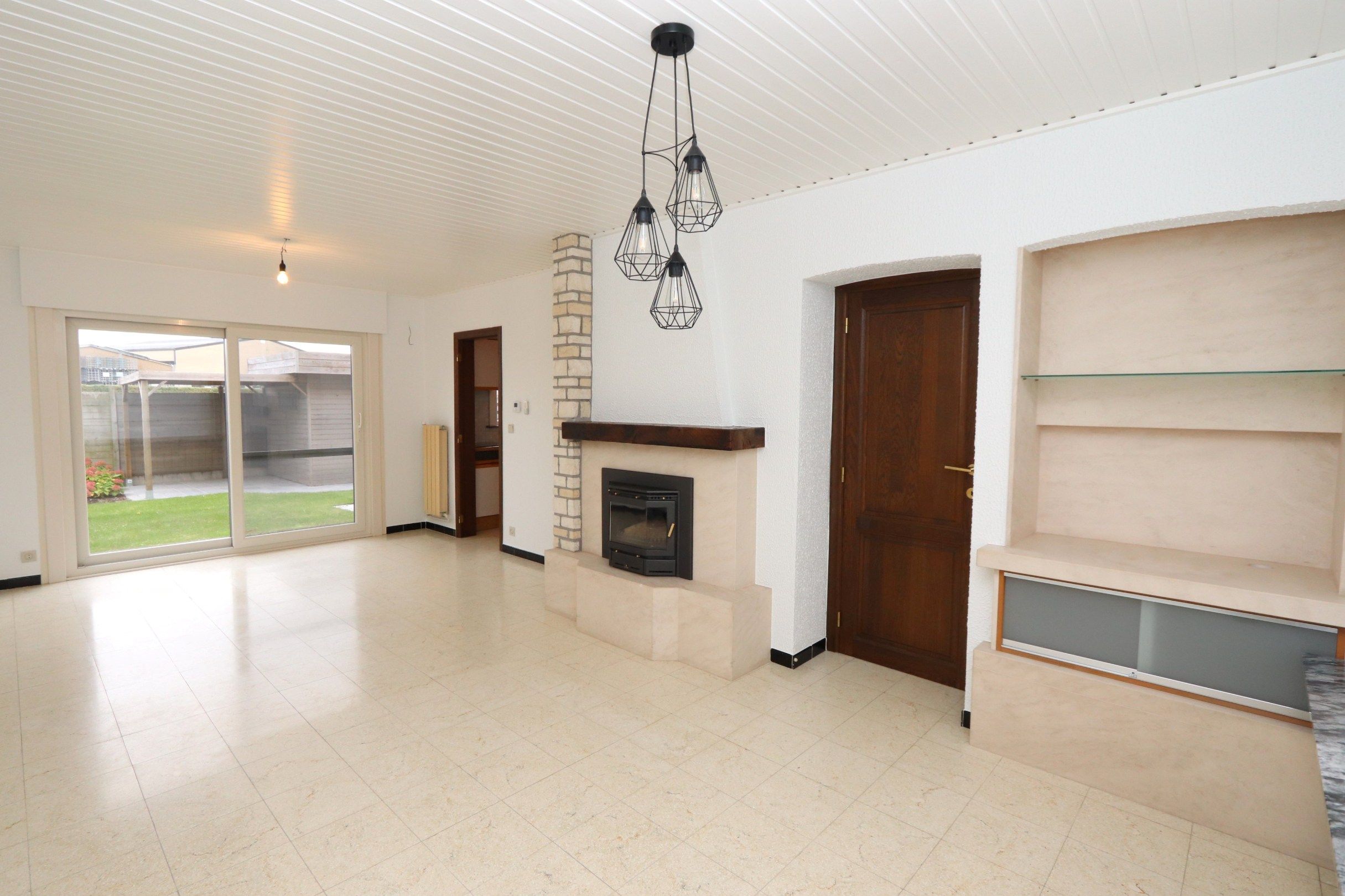 GEZINSWONING MET 4 SLAAPKAMERS EN GARAGE foto 2