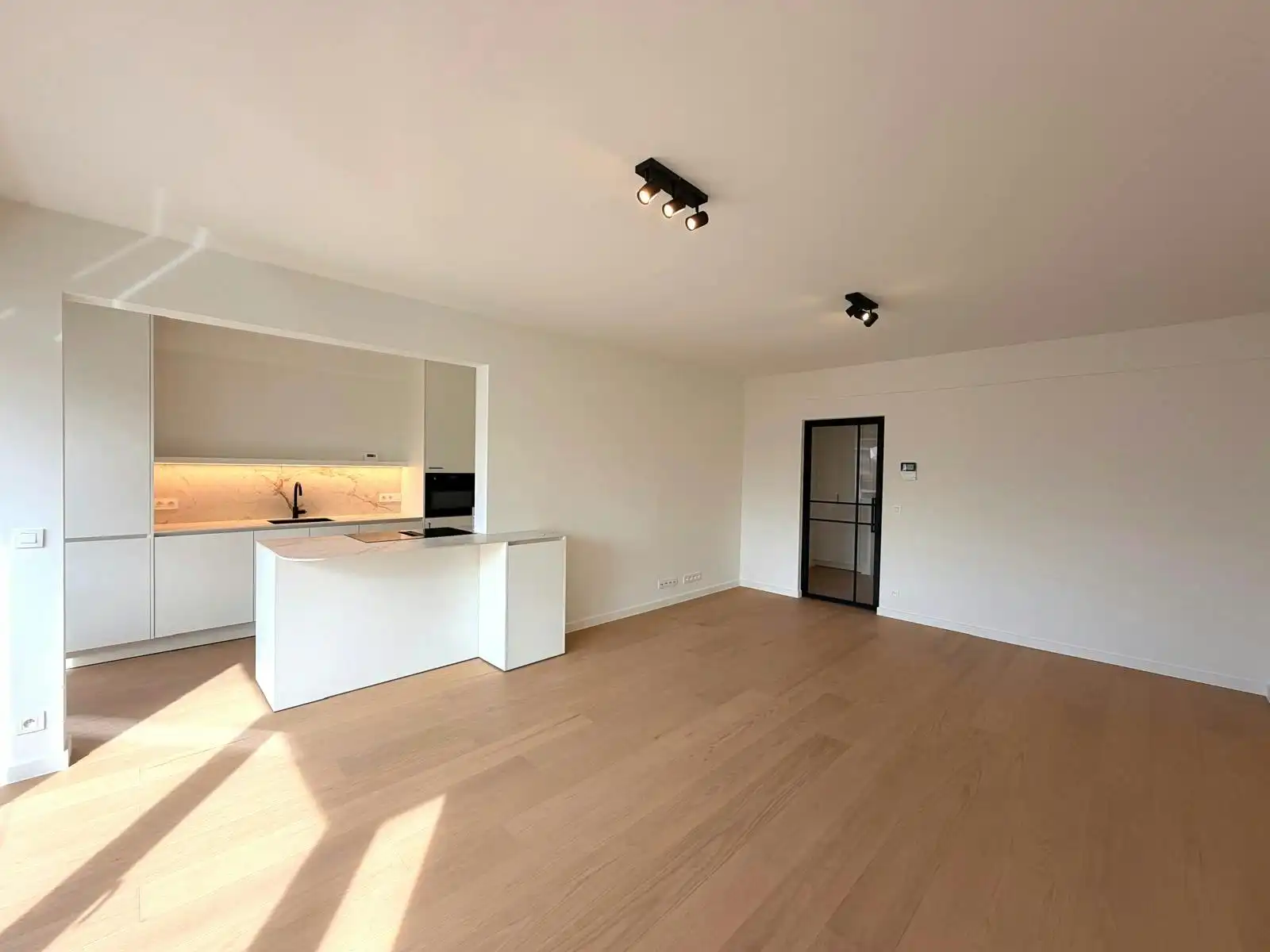 Instapklaar 2-slaapkamer appartement te koop te Blankenberge foto 2