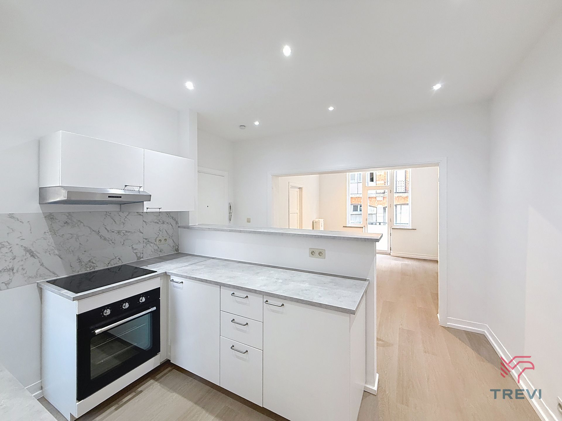 Volledig gerenoveerd appartement met 2 slaapkamers + studeerkamer! foto 6