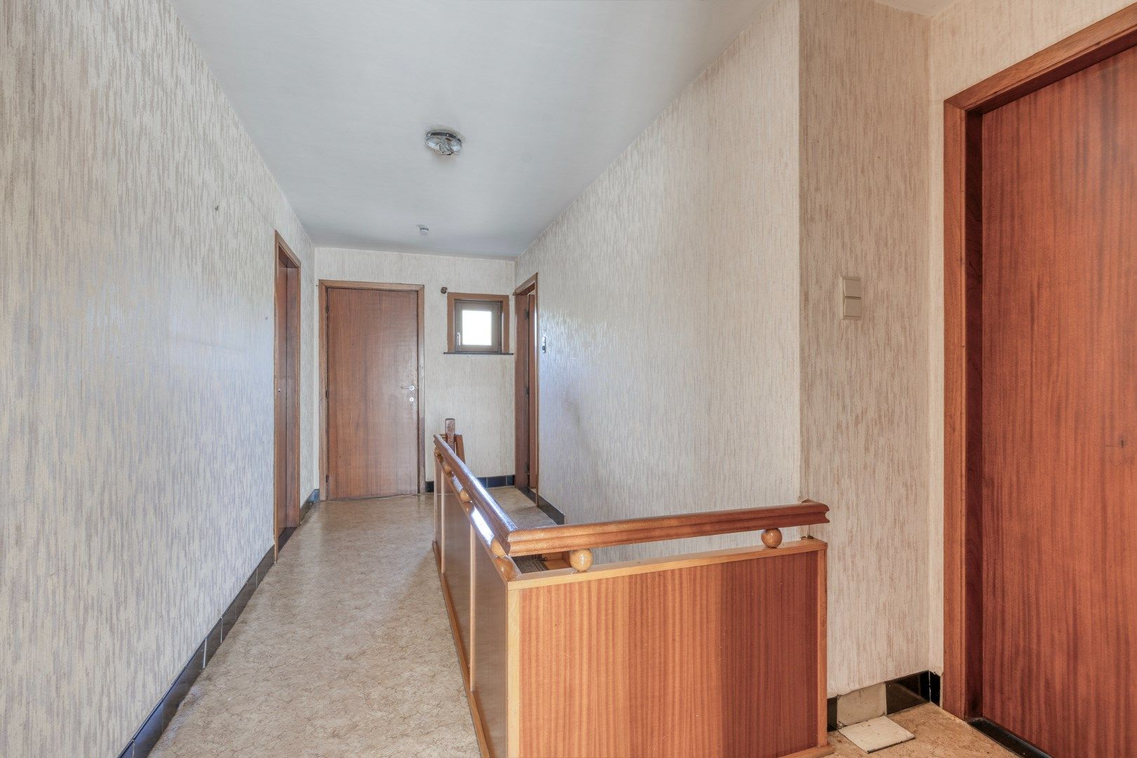 Ruime op te frisse woning op een perceel van 2.210 m² ! foto 14
