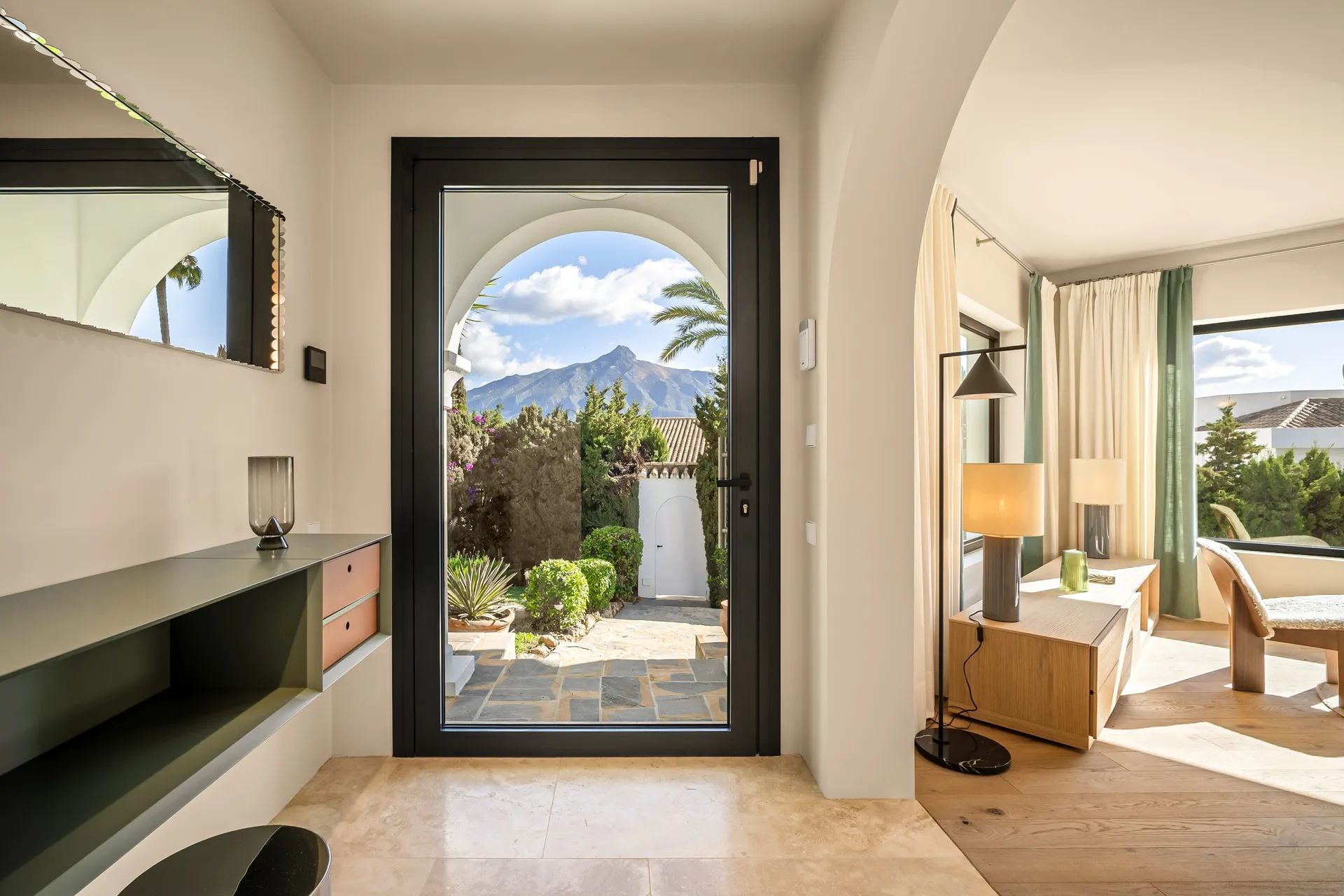 Exclusieve mediterrane villa in het hart van Nueva Andalucía – waar luxe en natuur samenkomen foto 2