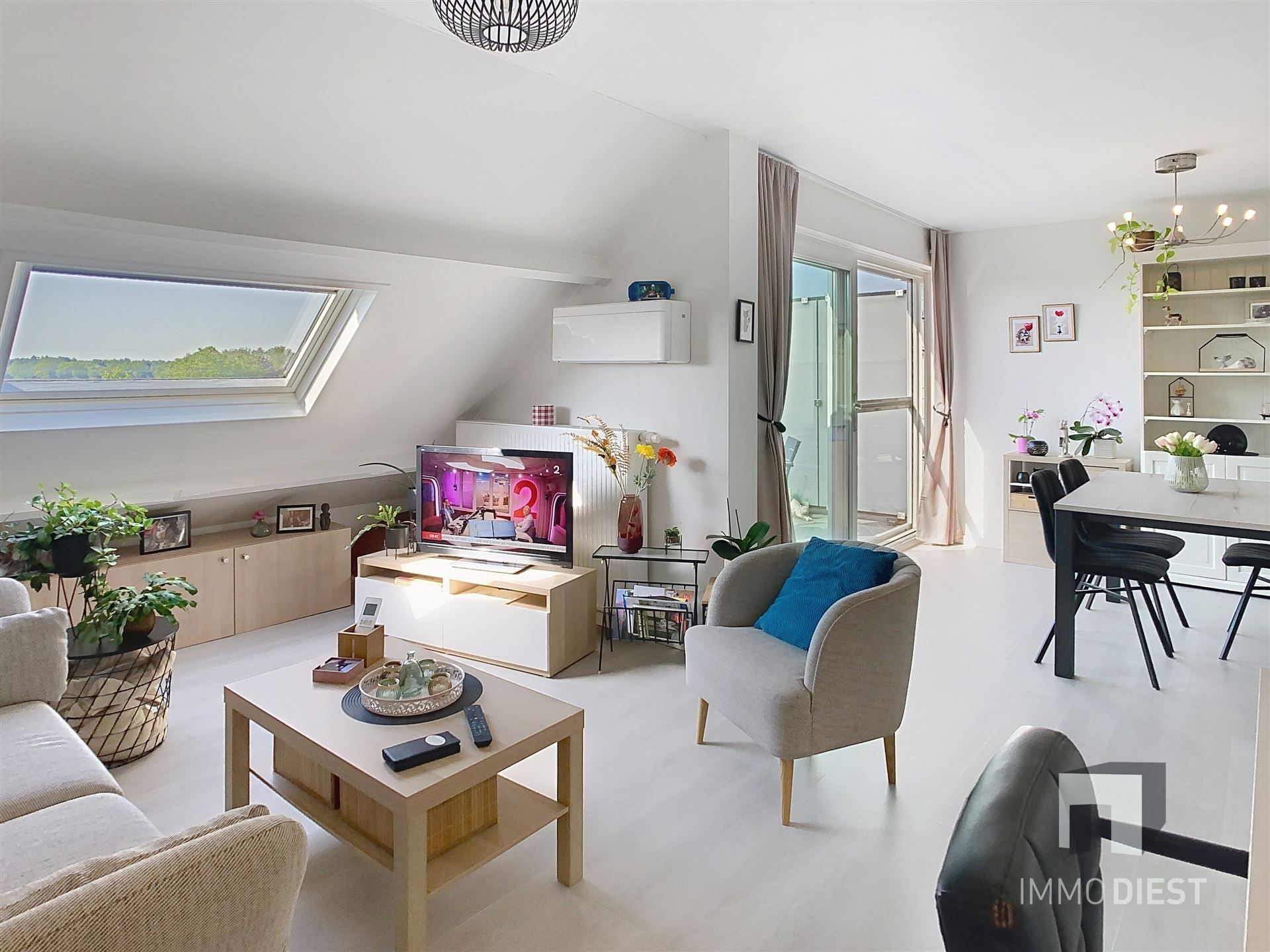 Trendy dakappartement met 2 slaapkamers foto 2