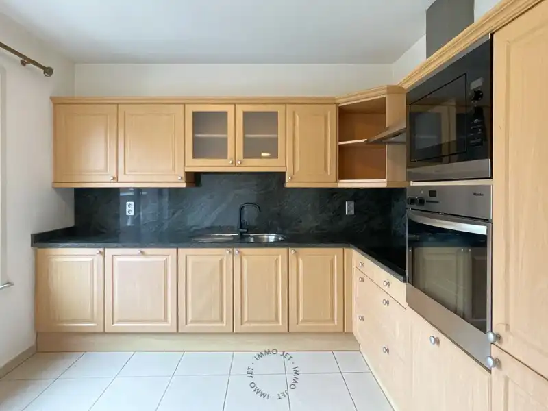 Instapklaar appartement met 2 slaapkamers en staanplaats nabij centrum Beveren foto 6