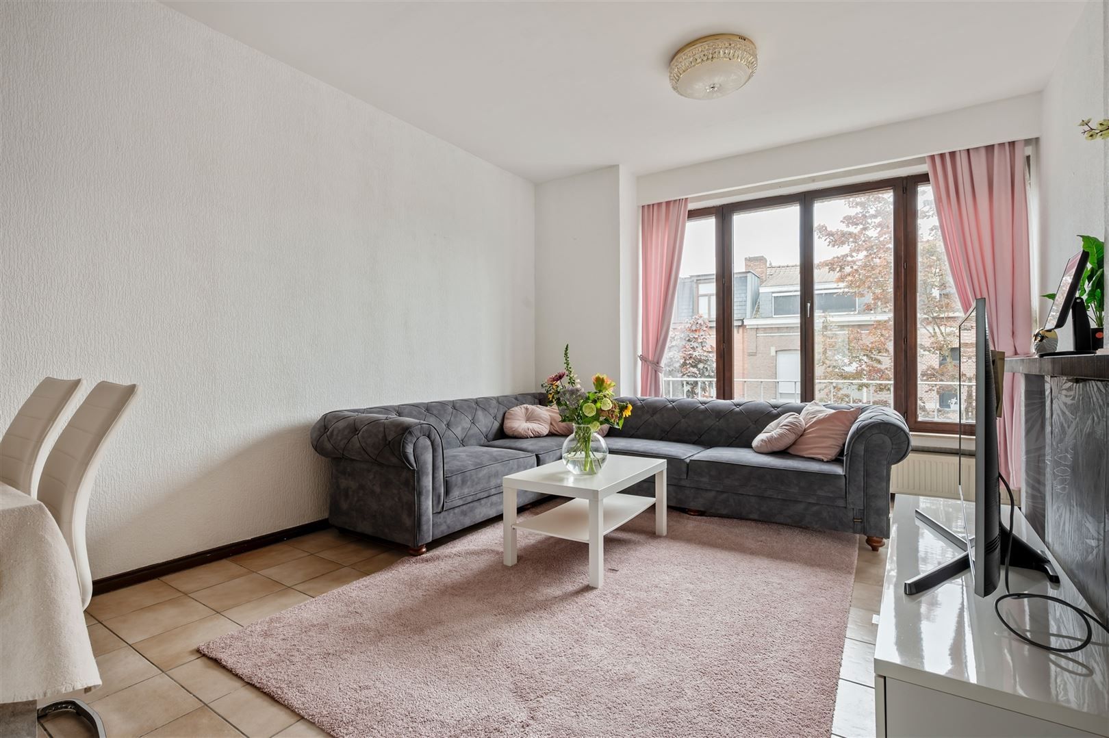 Verzorgd appt 2 slk met  privébergingen in hartje Merksem foto 5