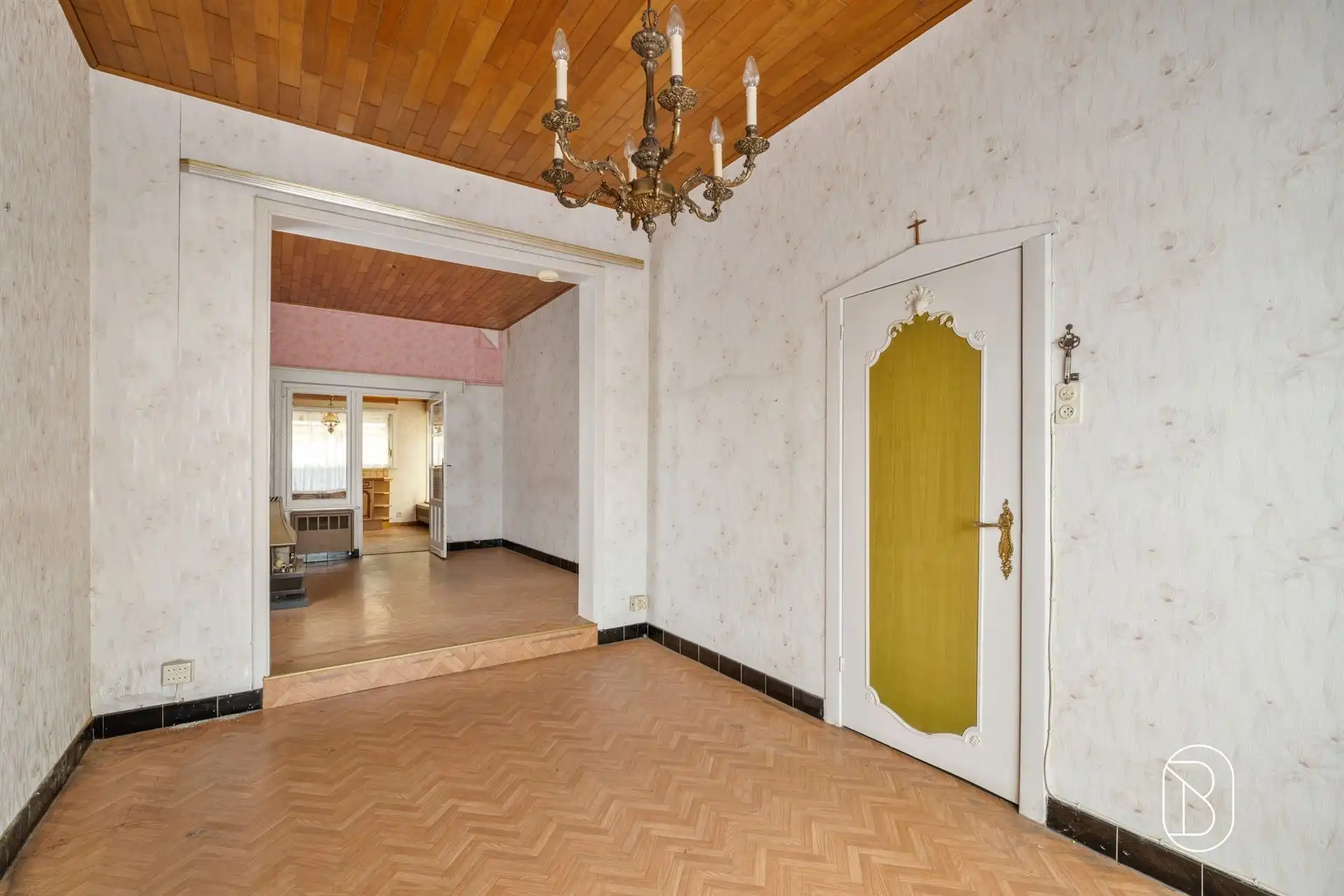 Woning met tuin en grote garage  foto 7