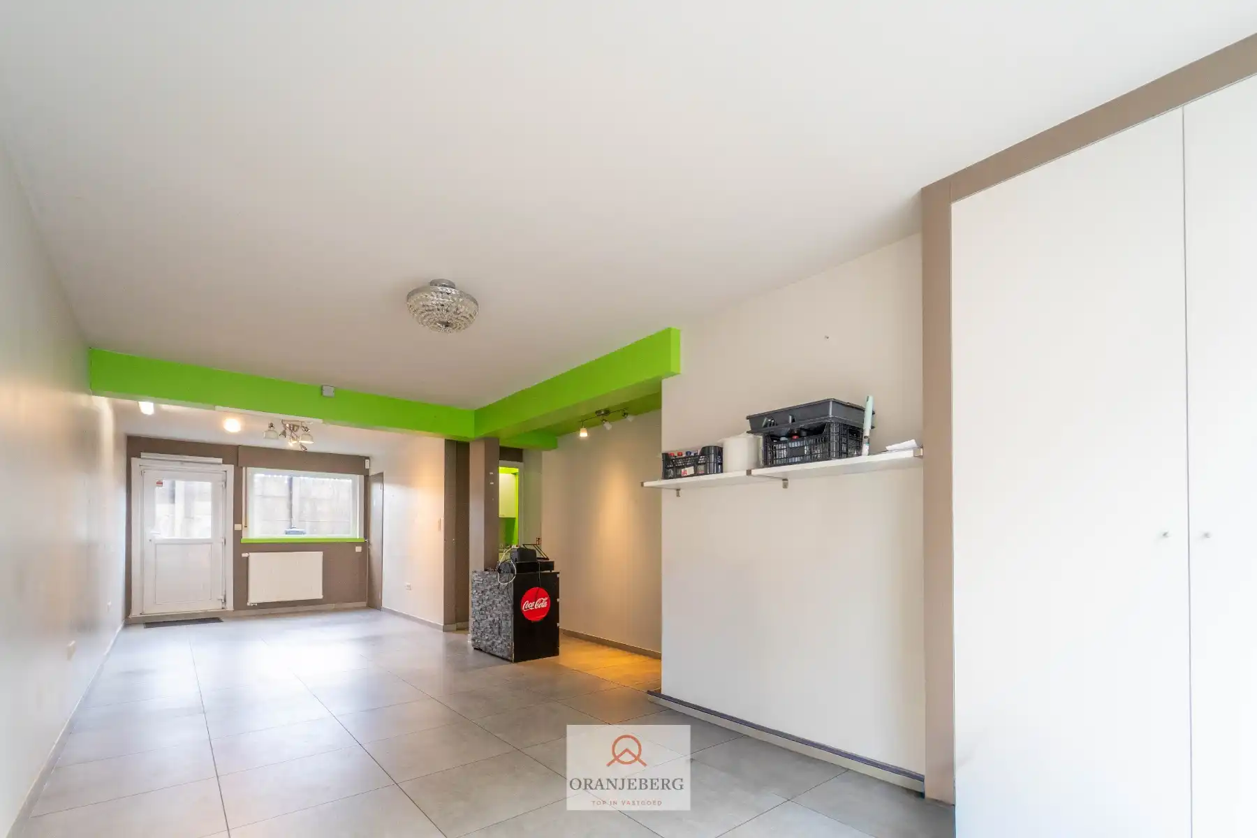 Compact handelspand met buitenruimte in centrum Drongen TE HUUR foto {{pictureIndex}}