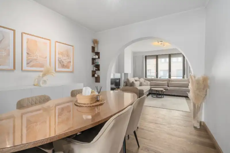 Instapklare woning met 3 slpkmrs op 282m² foto 3