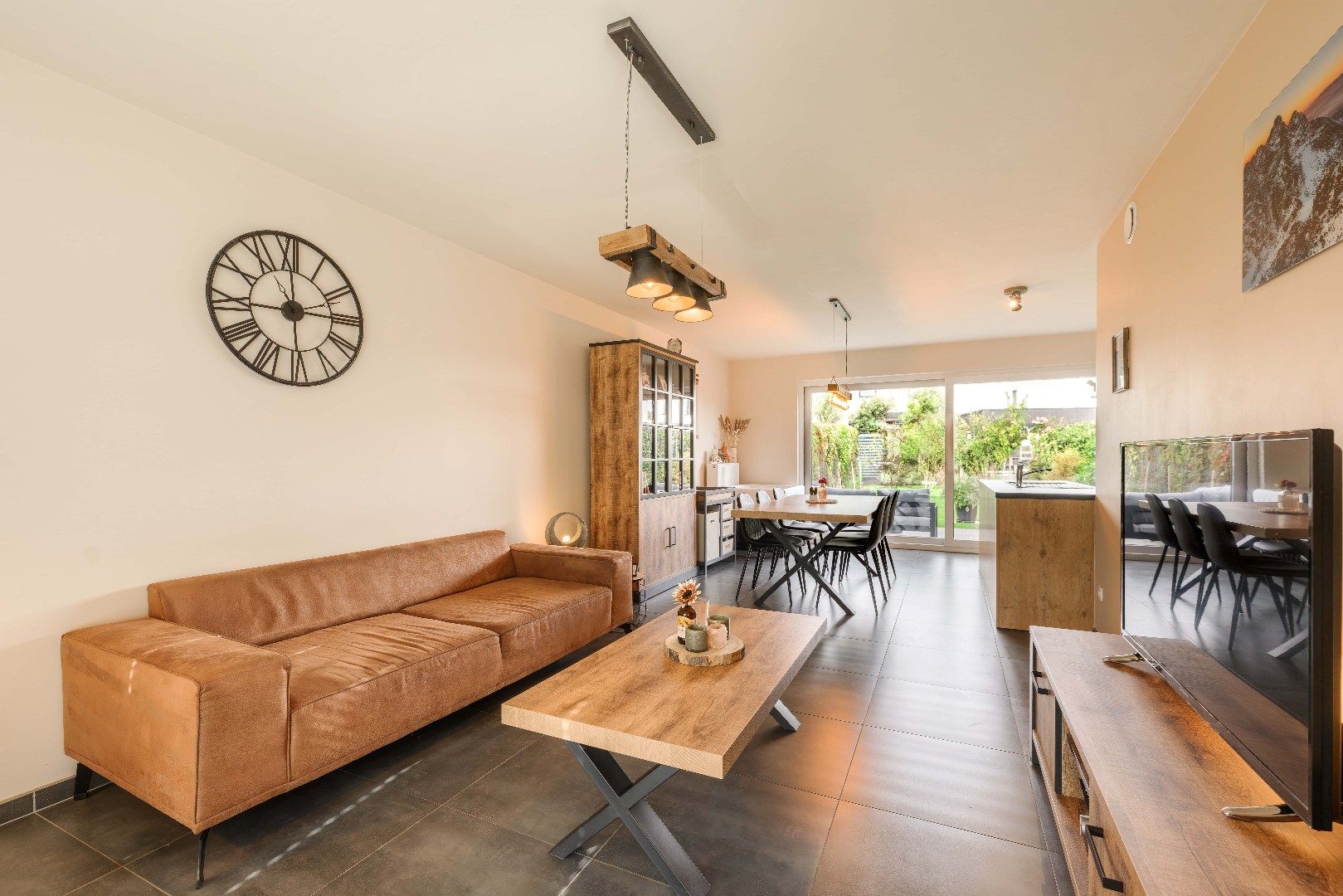 MODERNE BEN-WONING MET 3 SLPKS | TUIN EN PRIVATE STAANPLAATS foto 5