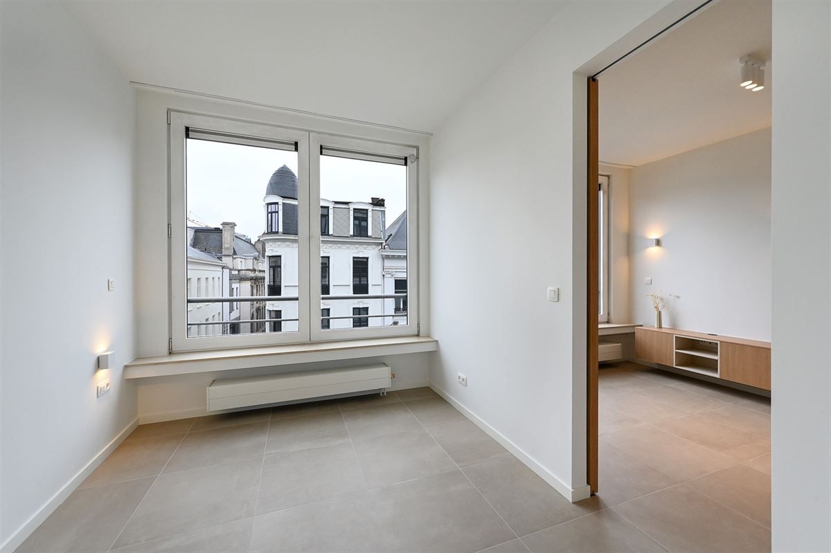 Recent gerenoveerd studio-appartement met aparte slaapkamer foto 12
