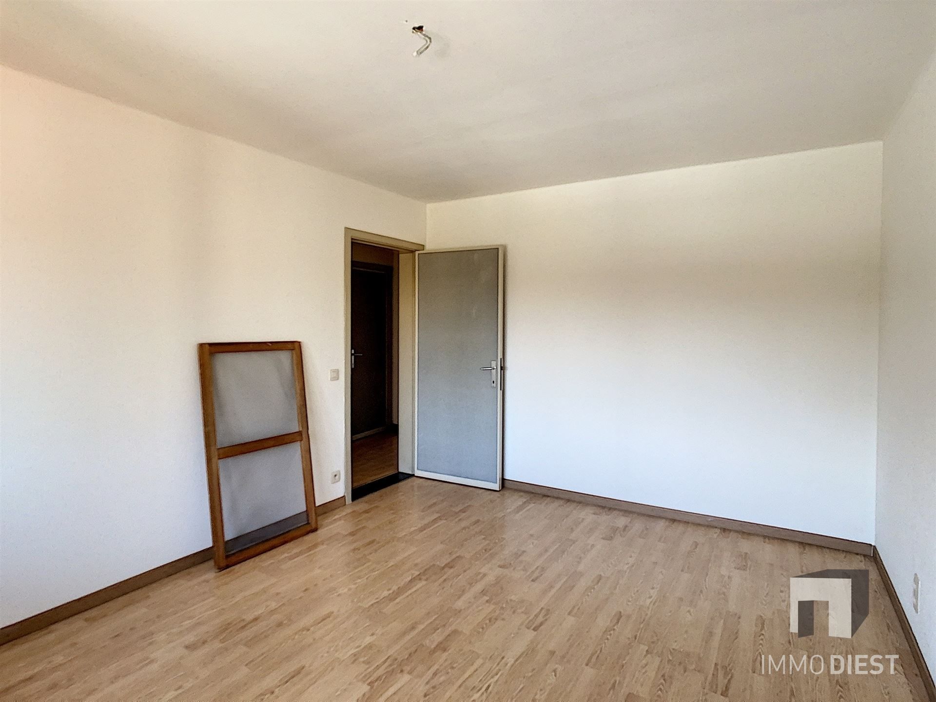 Zeer goed gelegen appartement op de 2de verdieping vlakbij winkels, scholen en station!   foto 7