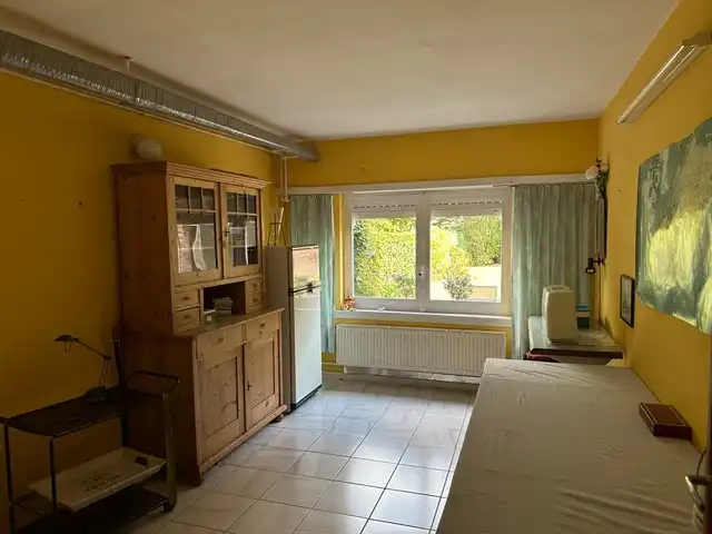 Groot woonhuis op 3 verdiepingen, bestaande uit 2 appartementen , met garage en grote tuin .  foto 23