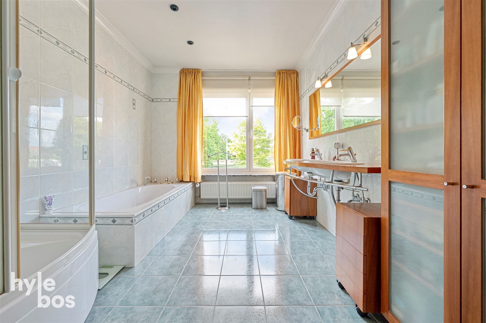 Stijlvolle ruime woning met praktijk & stadstuin foto 14