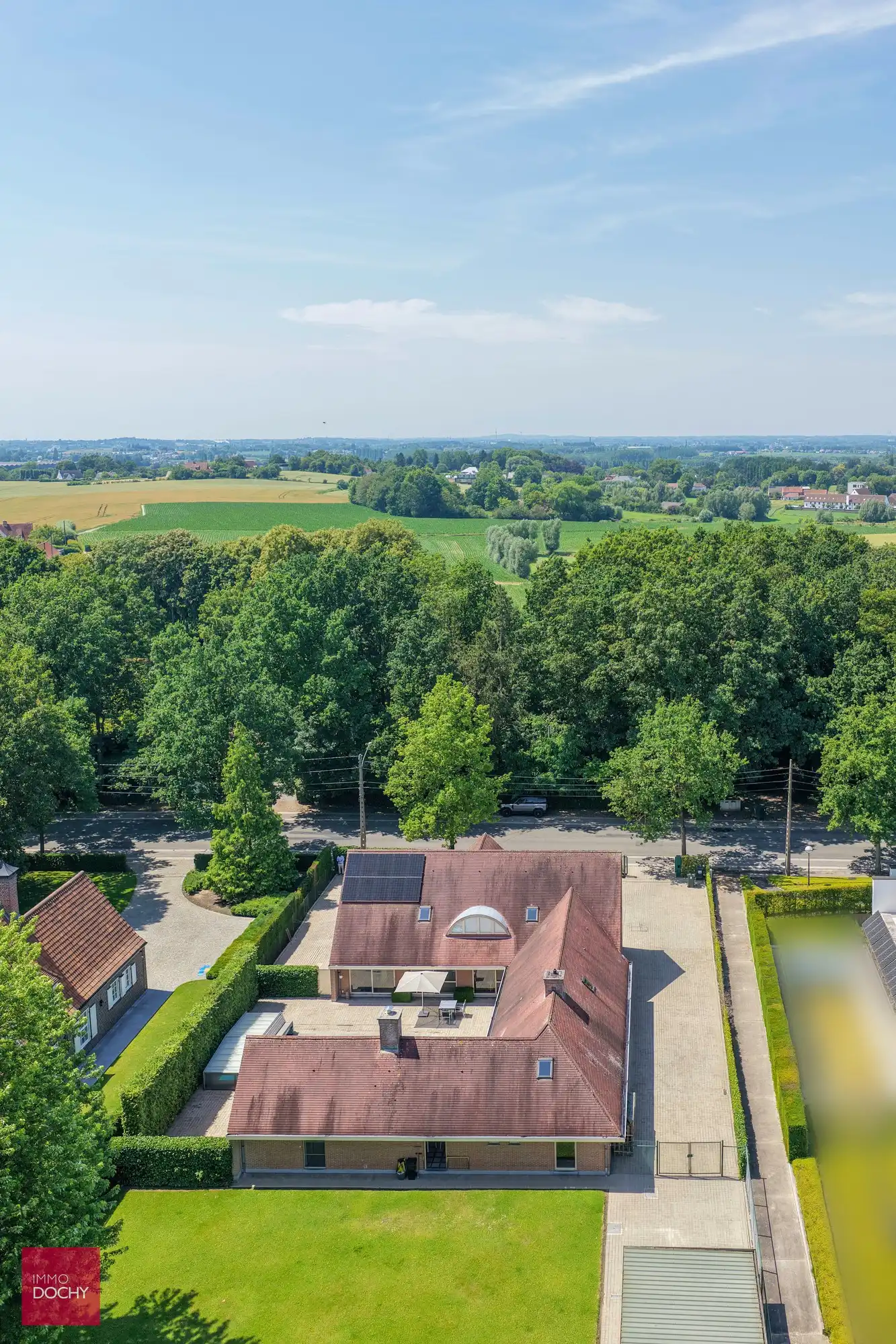 Ruime villa met zwembad nabij ziekenhuis foto 3