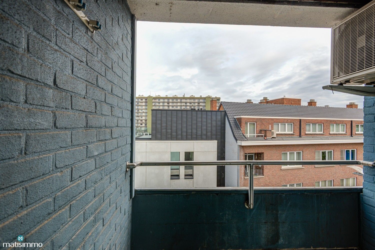 APPARTEMENT MET 2 SLAAPKAMERS EN PARKEERPLAATS NABIJ CENTRUM GENK foto 9