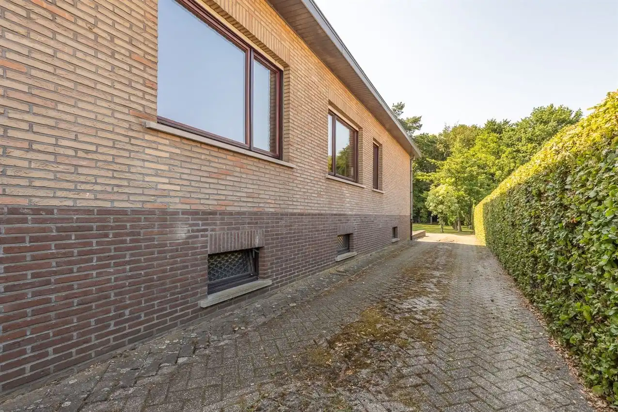 Retrokarakter, diepe tuin en bosgevoel achteraan foto 49