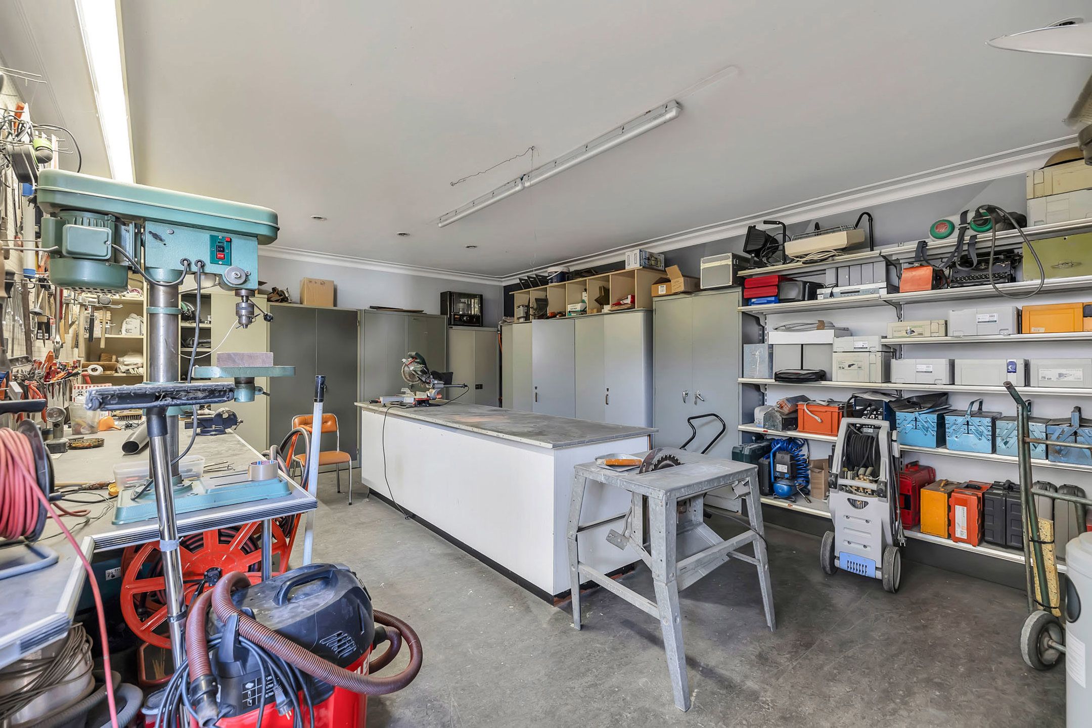 Instapklare ruime woning met loods(verkoop onder aandelen) foto 19