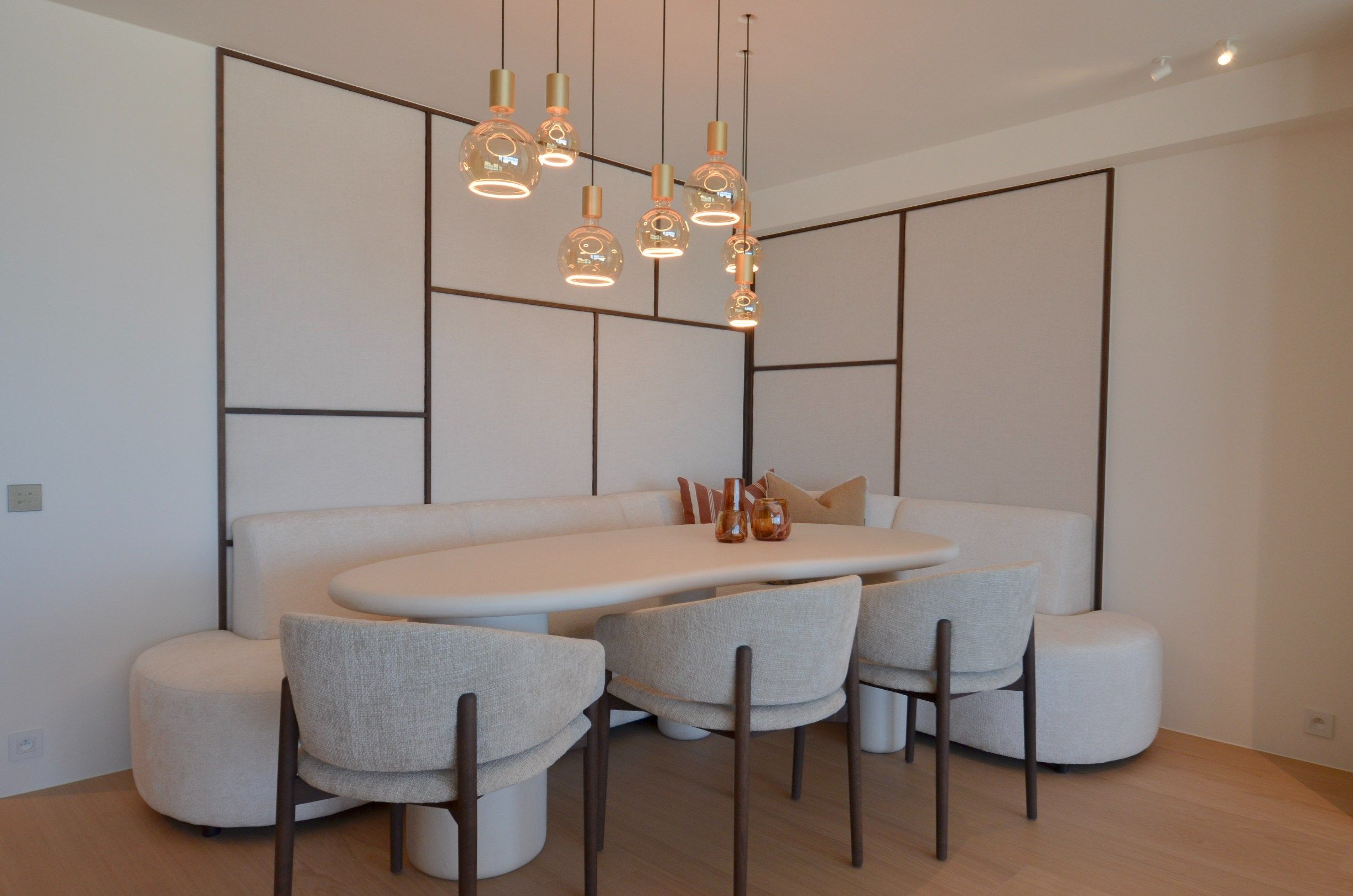 Uitzonderlijk gerenoveerd appartement met frontaal zeezicht in het Zoute. foto 8