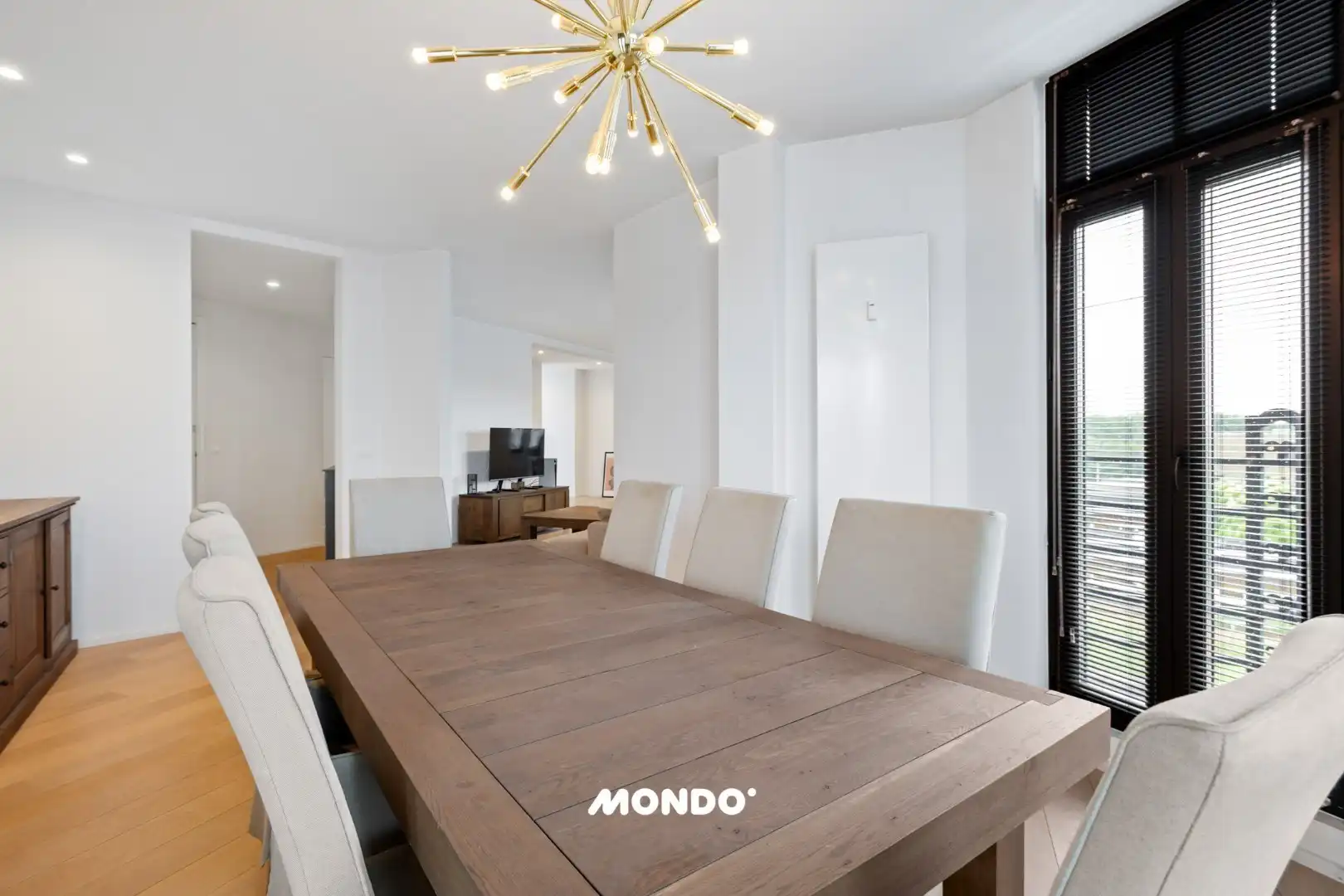 Exclusief  wonen boven de stad: eindeloos panorama en strak design. foto 7