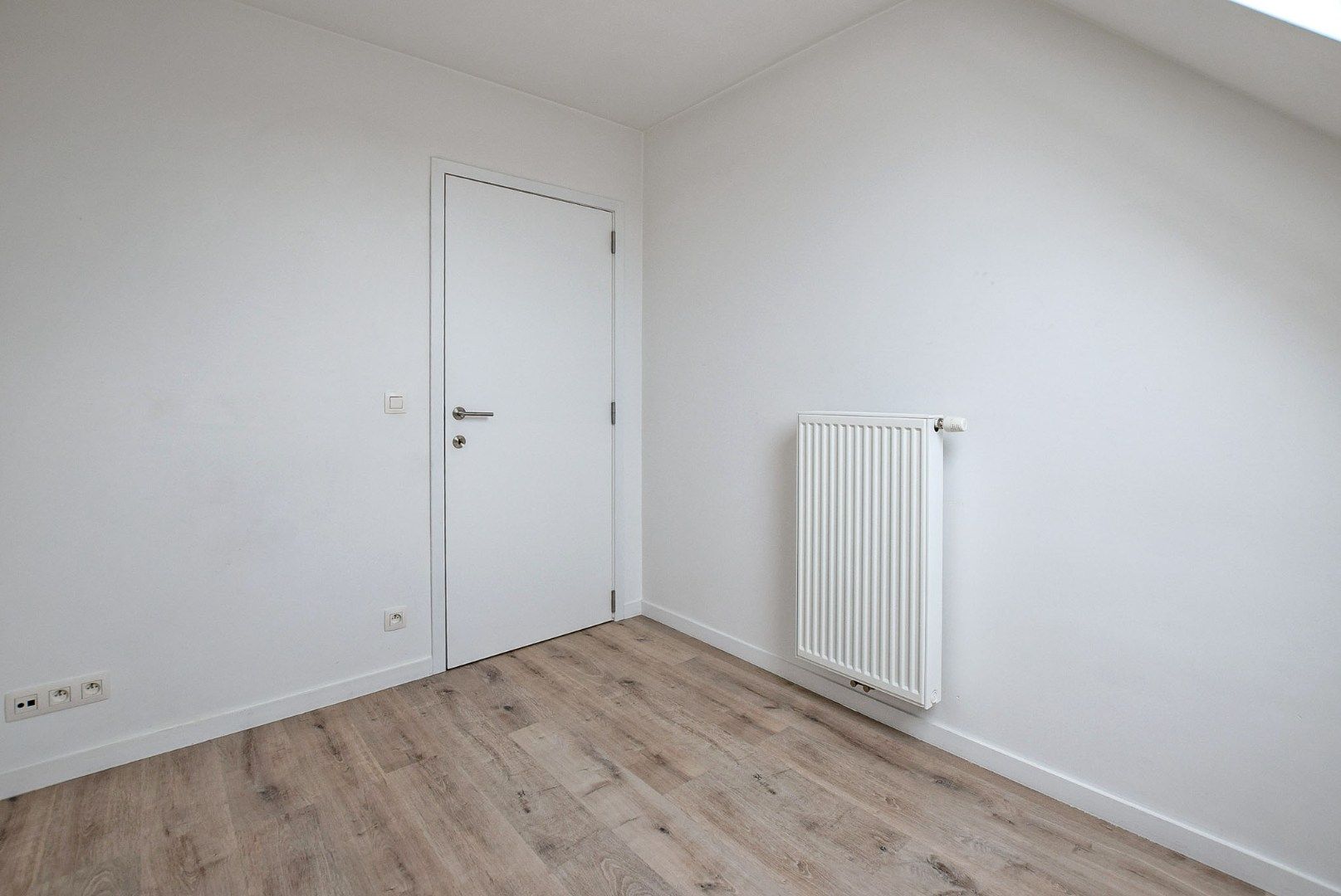 Gerenoveerd 3-slaapkamerappartement te huur in kleinschalig gebouw te Bredene. foto 9
