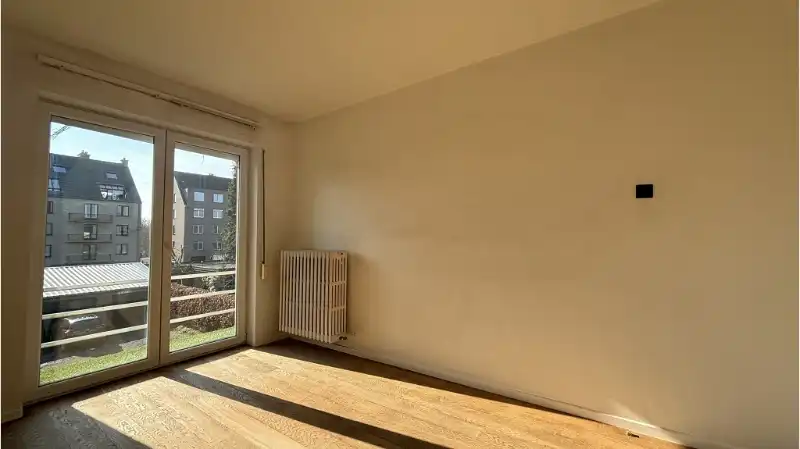 Instapklaar 2-slaapkamerappartement met TERRAS en AUTOSTANDPLAATS te koop in Kristus-Koning Brugge foto 9