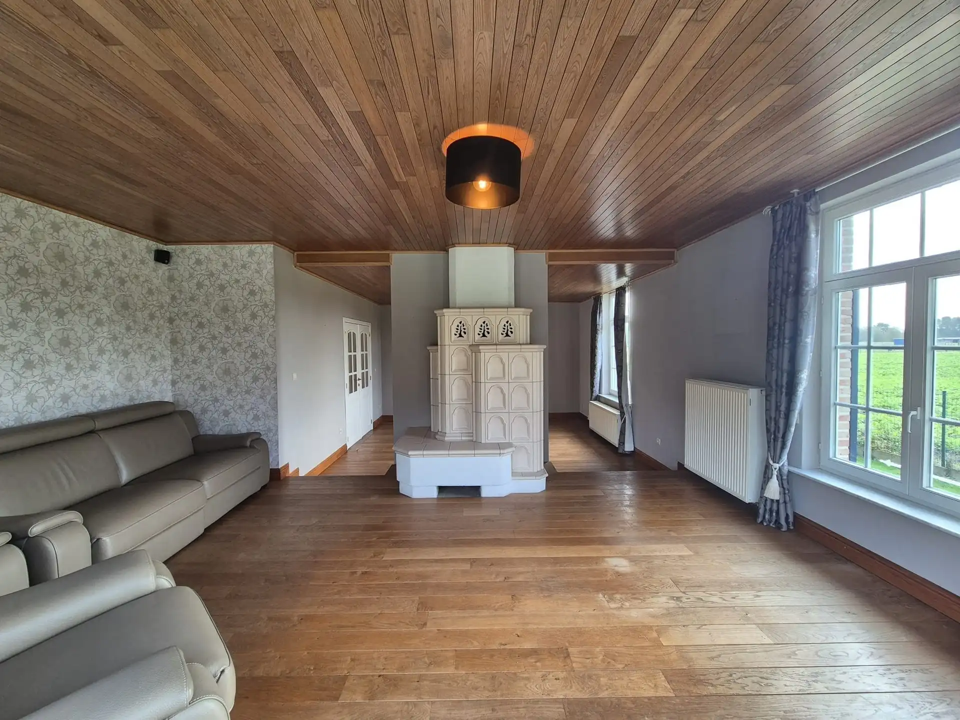 Karaktervolle open bebouwing met ruime tuin, op een vlot bereikbare locatie. foto 3