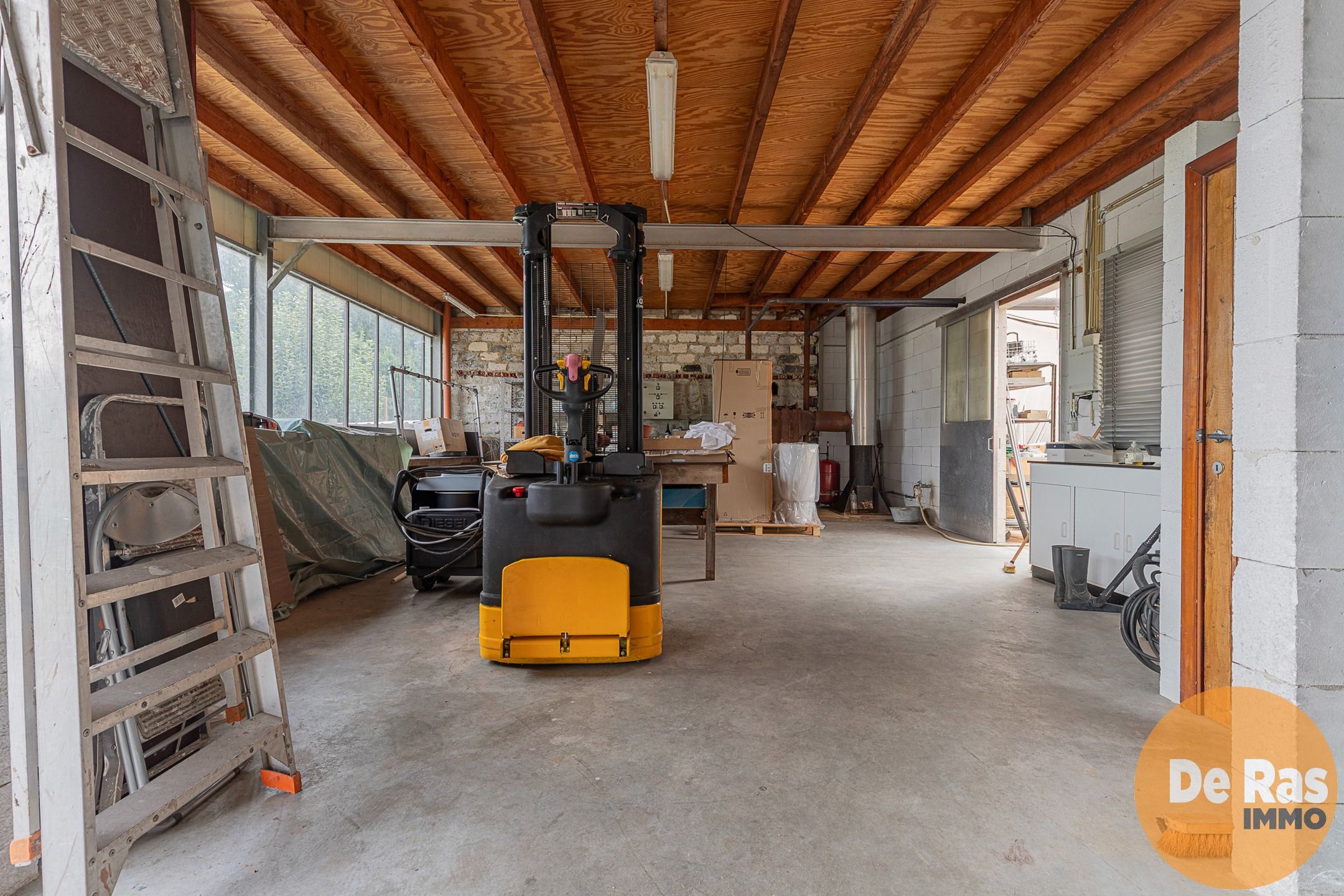 ERPE-MERE - Goed onderhouden woning met magazijn en serres foto 23