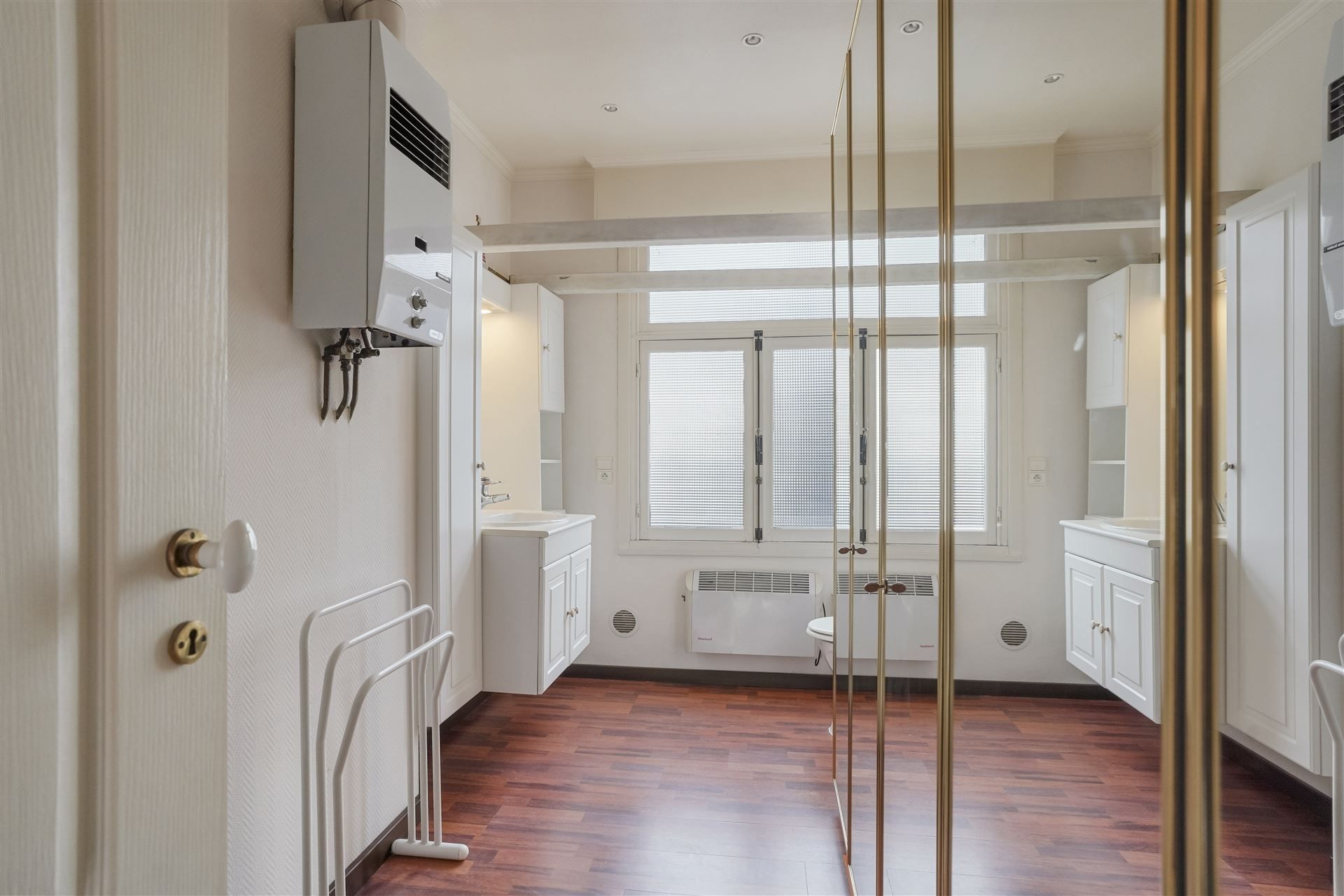 ZONNIG / VLAK AAN ZEEDIJK foto 13