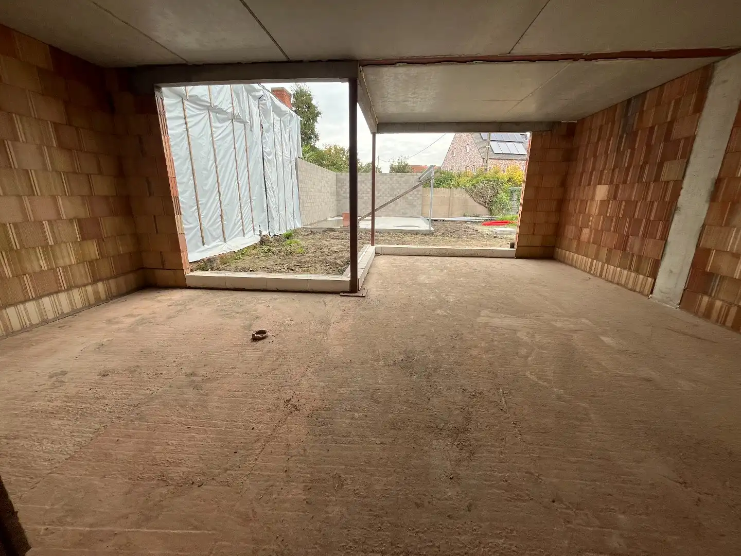 Gelijkvloers appartement met 2 slaapkamers en tuintje. foto 3