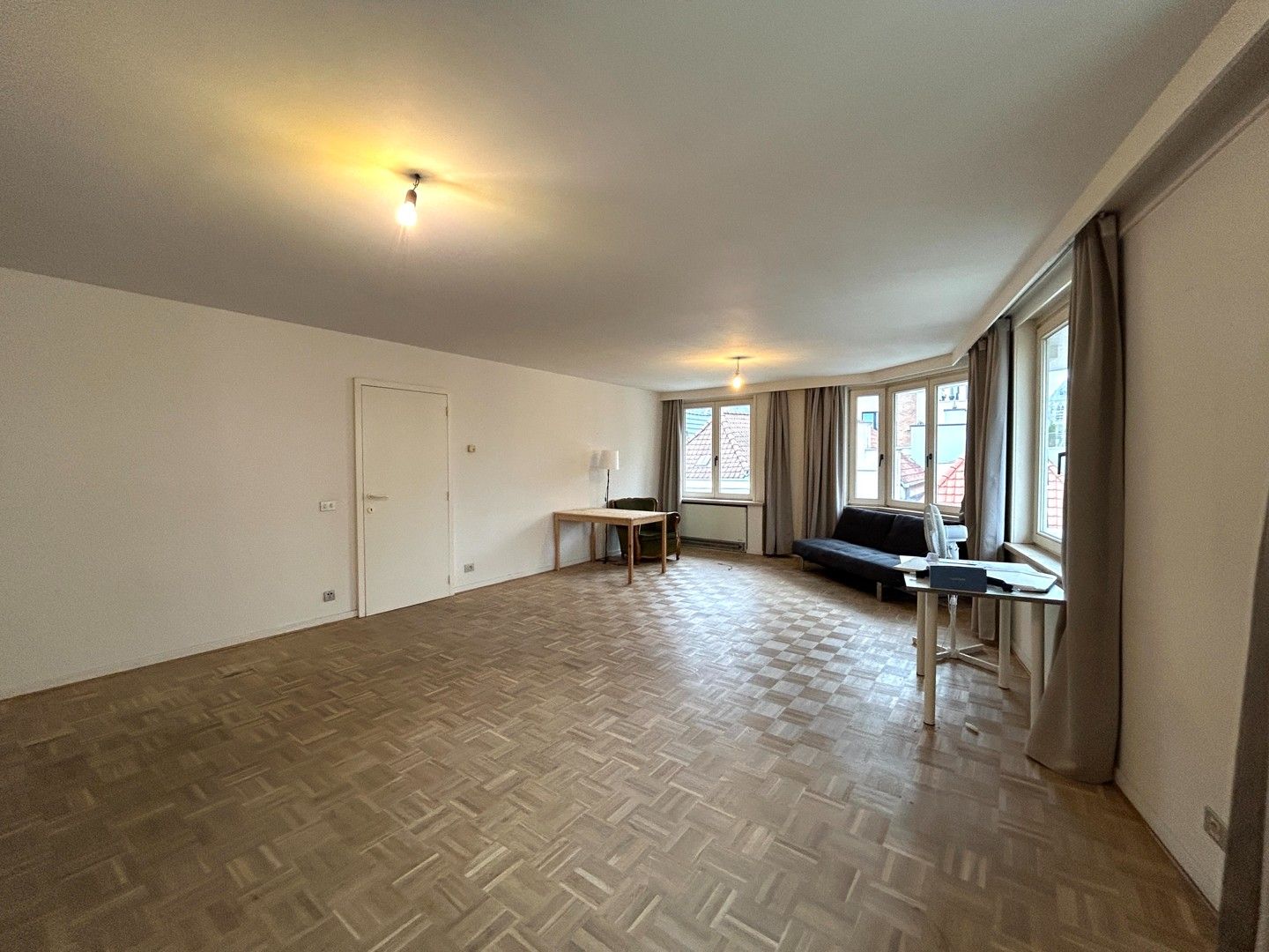 Instapklaar 1-slaapkamer appartement in hartje Kortrijk! foto 5