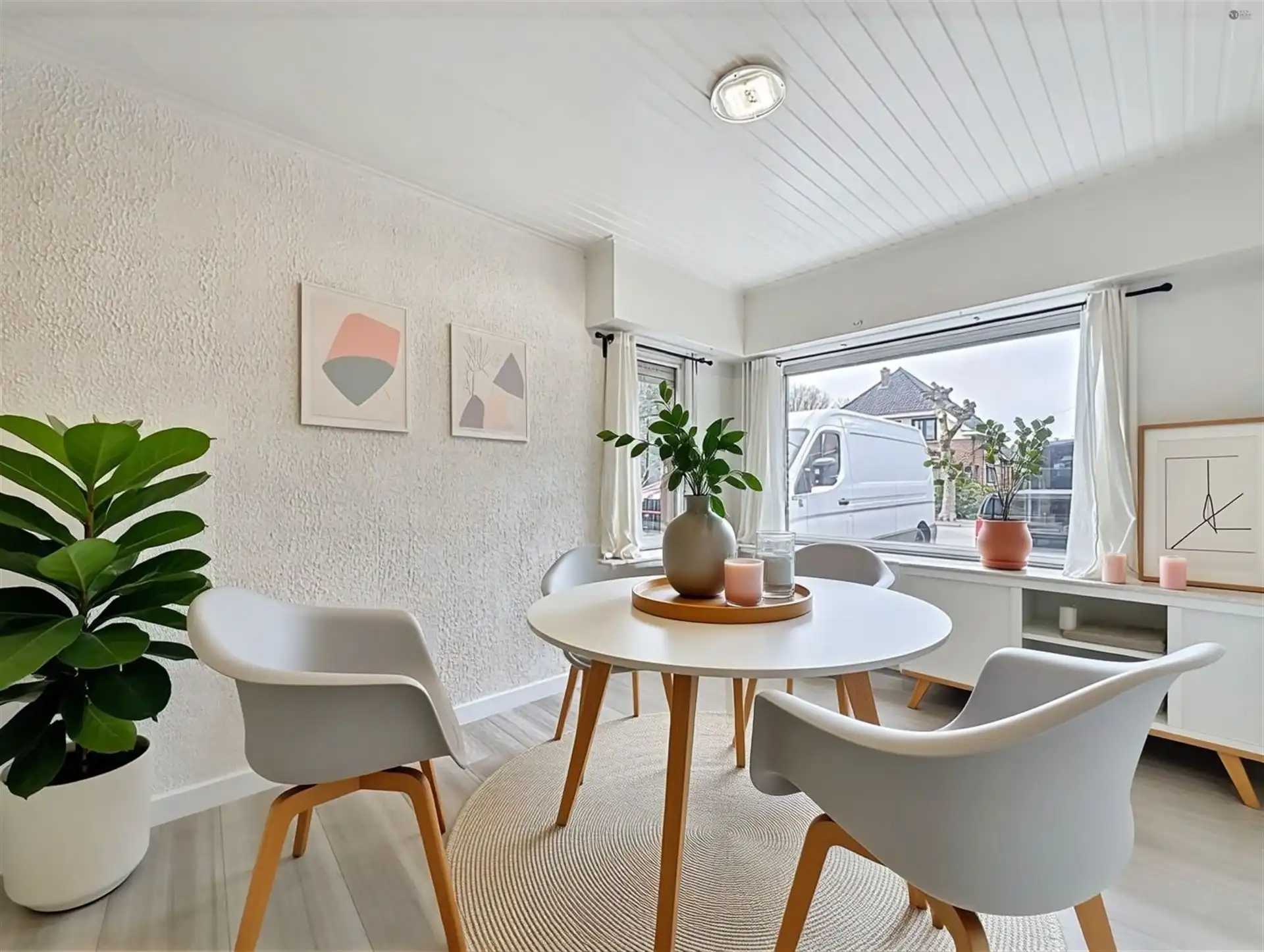 Ruime gezinswoning met 4 slaapkamers en 3 badkamers op perceel van 646m²! foto 7