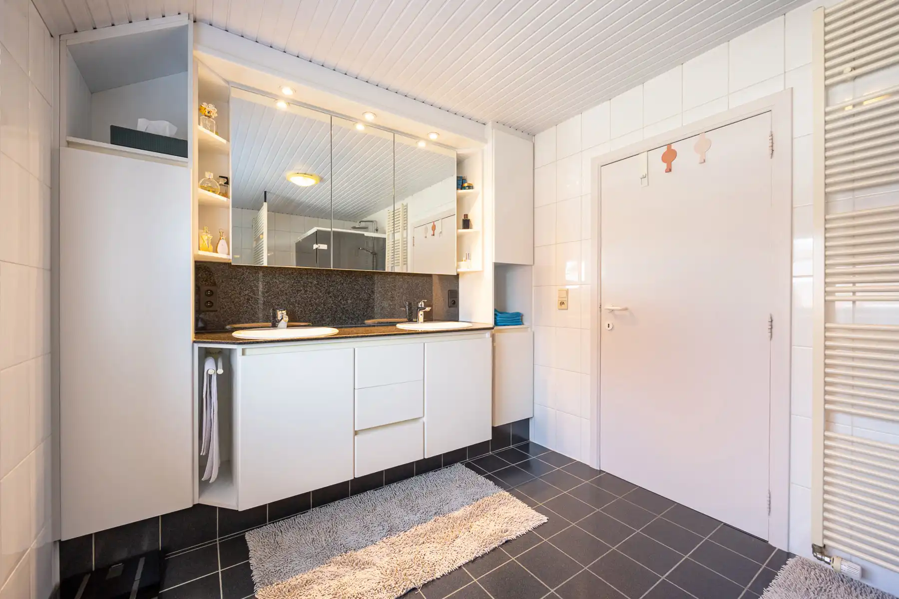 Ruime gezinswoning met rustige tuin en 4 slaapkamers. foto 17