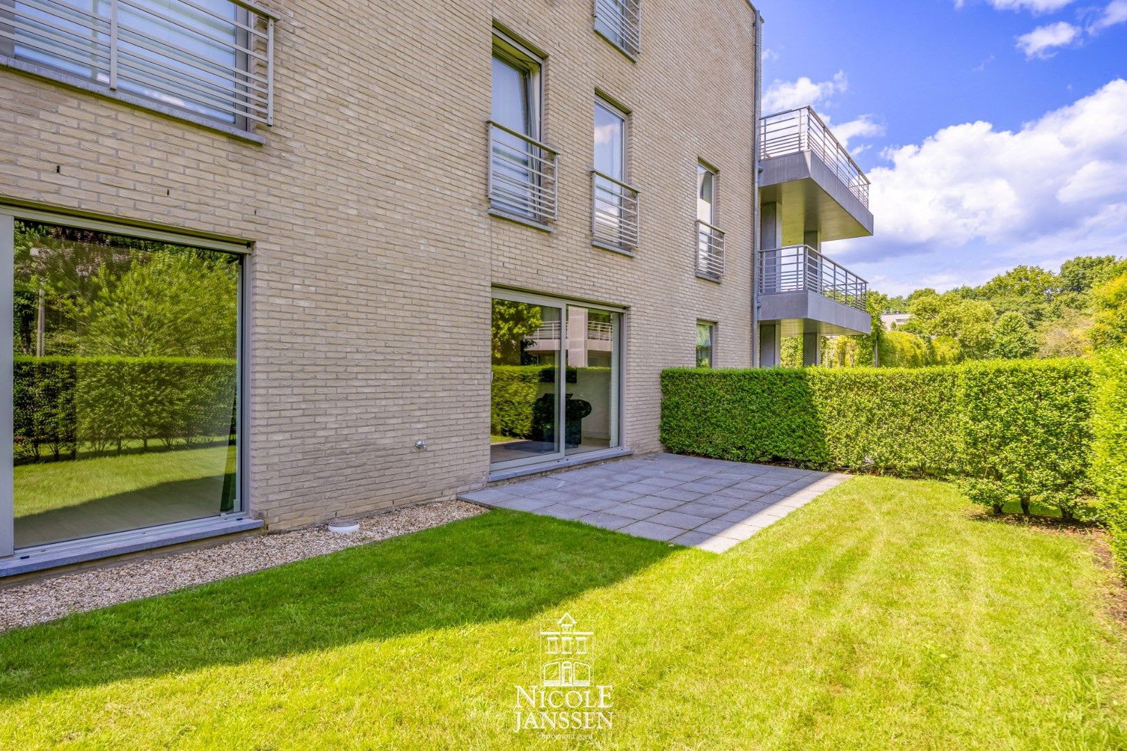Prachtig gelijkvloers appartement met tuintje, private kelderberging en eigen autostaanplaats in Bokrijkpark foto 17