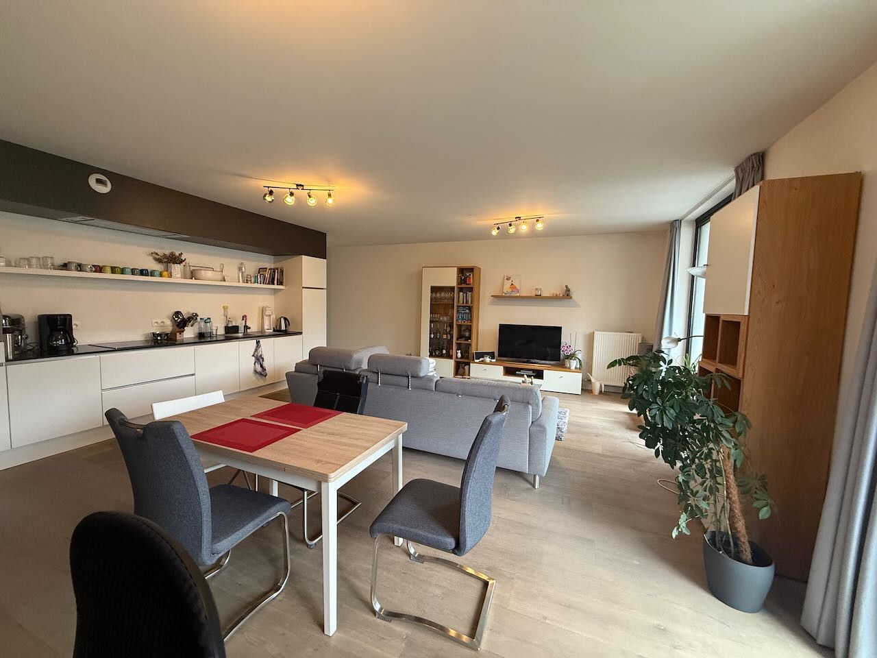 Modern en lichtrijk appartement met groot terras foto 2
